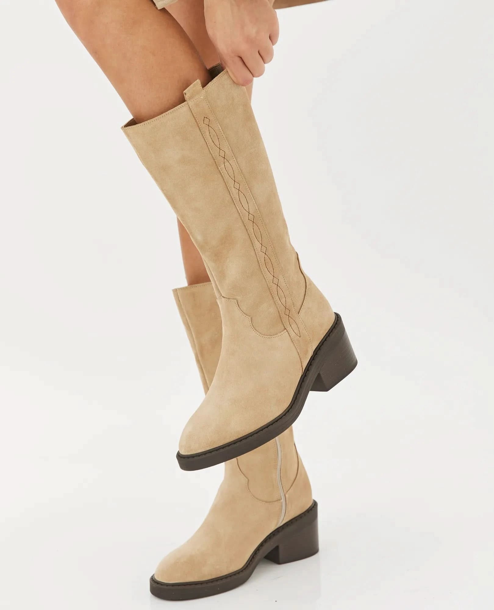 מגפיים קלאסיים מעור זמש איכותי דגם פאולה | מגפיים לנשים בי יוניק