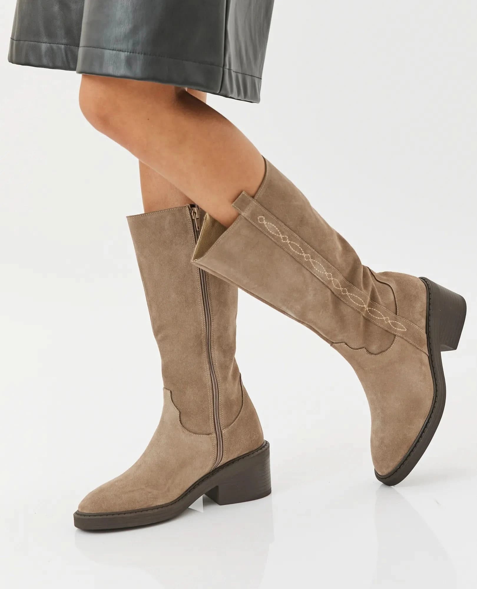 מגפיים קלאסיים מעור זמש איכותי דגם פאולה | מגפיים לנשים בי יוניק