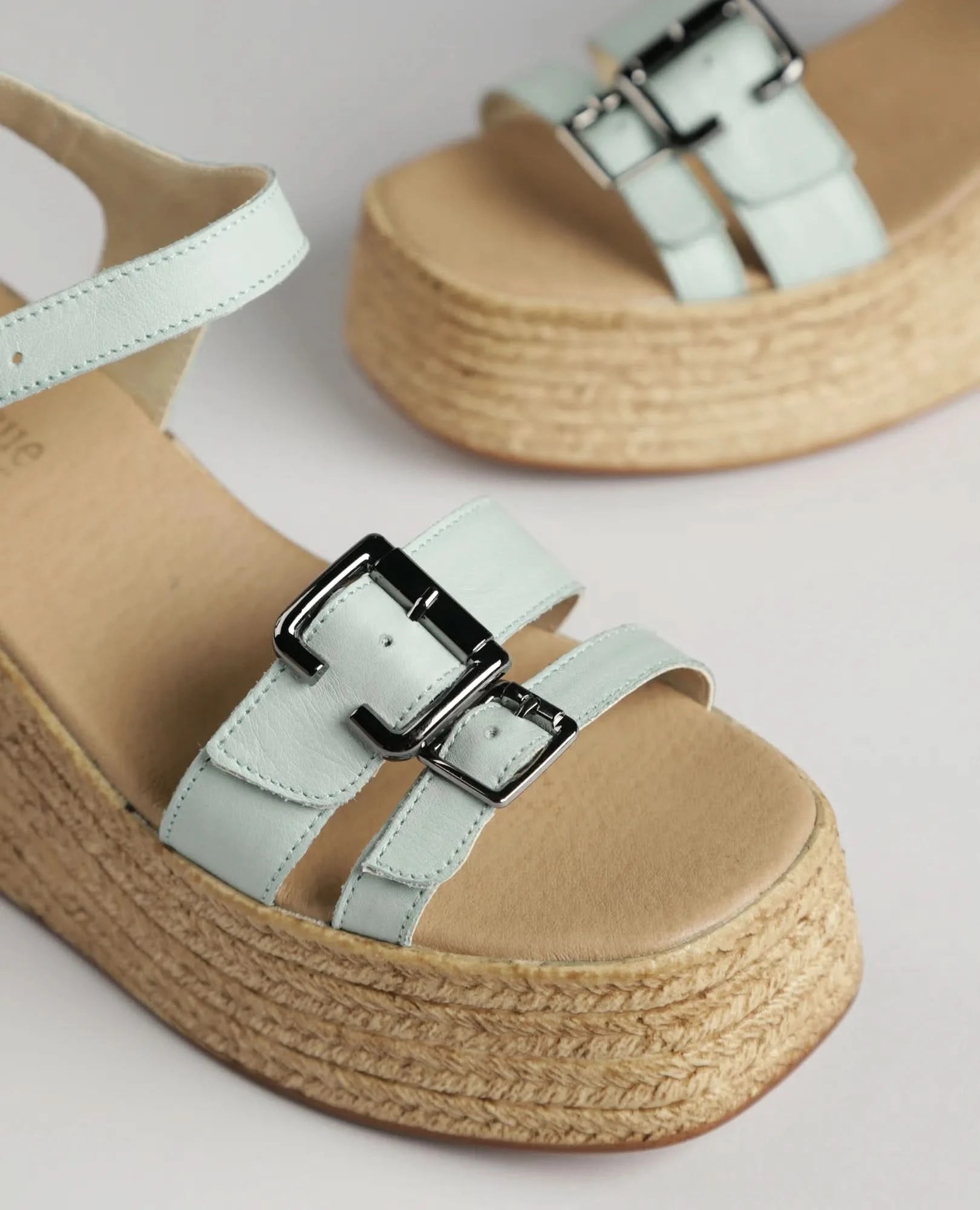 סנדלי פלטפורמה - גווינת' - B Unique