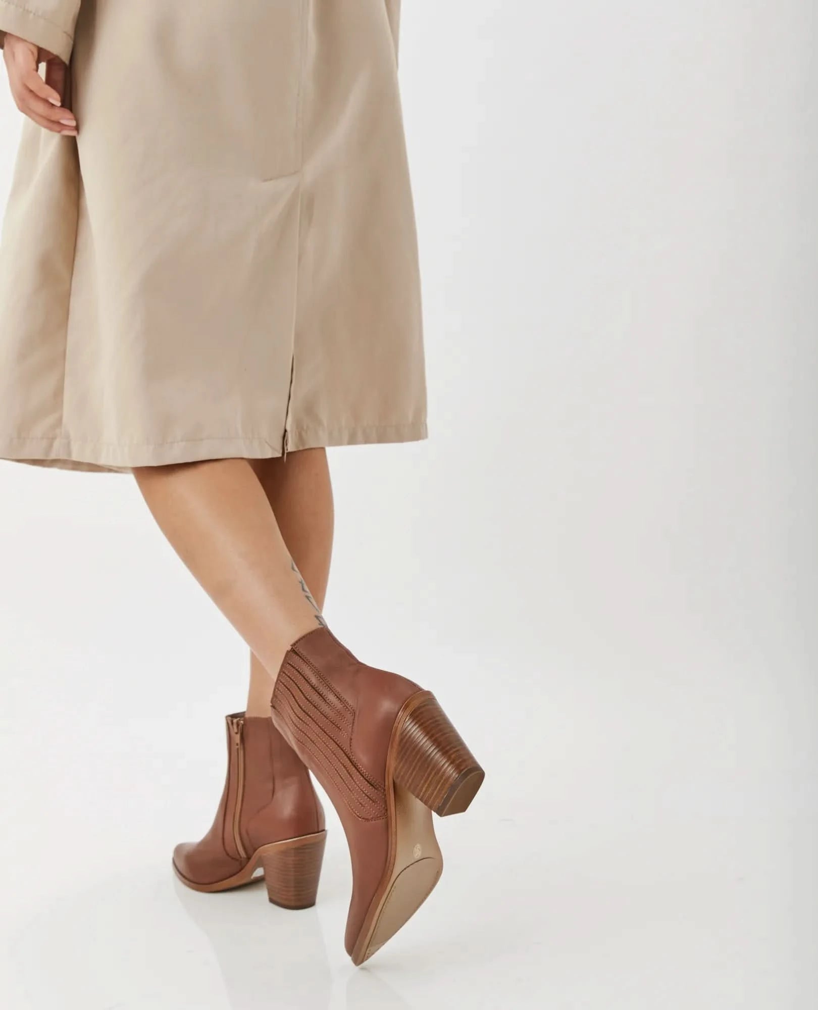 מגפוני עקב מעור איכותי דגם אפריל | מגפונים לנשים | בי יוניק