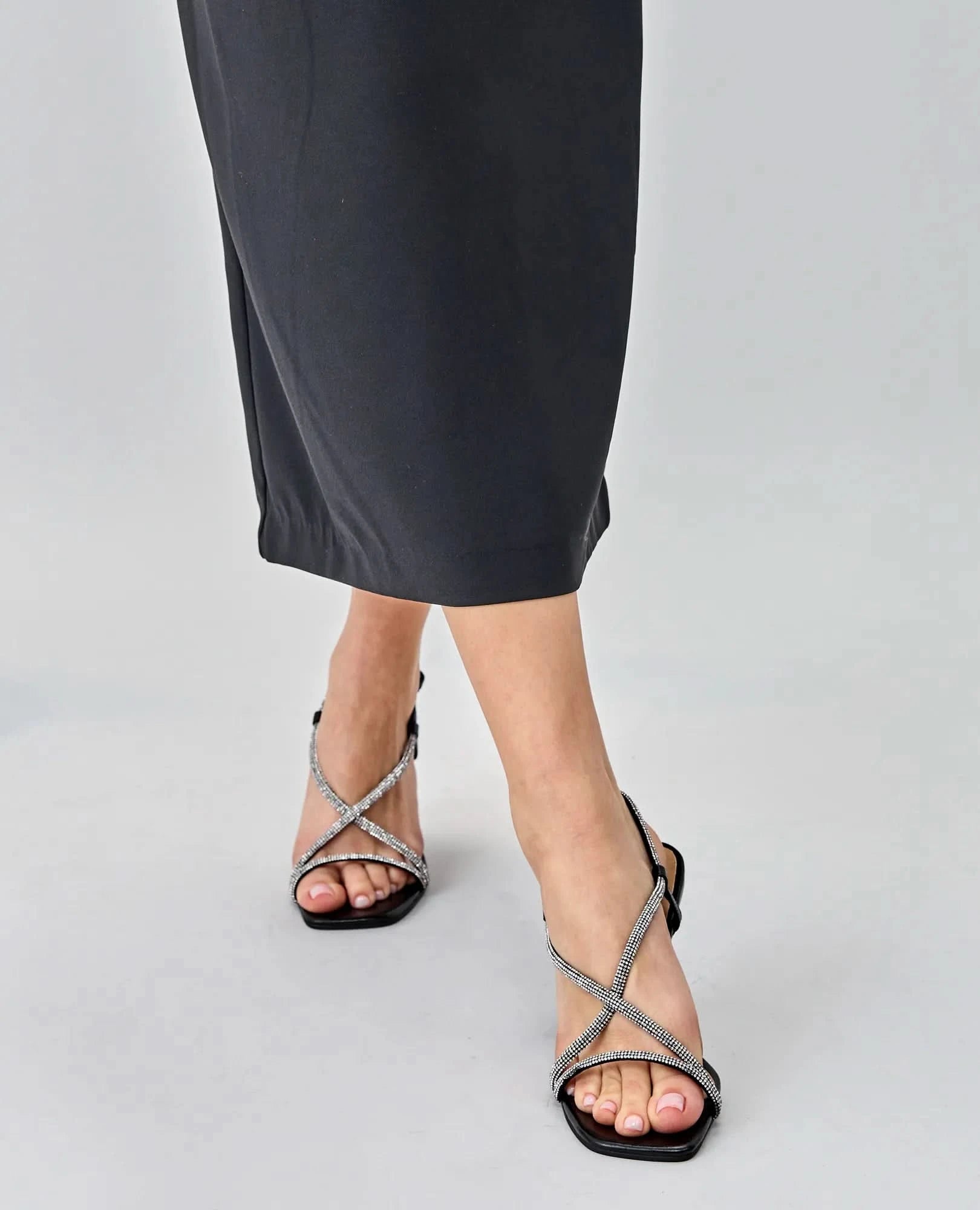 סנדלי עקב - סבינה - B Unique