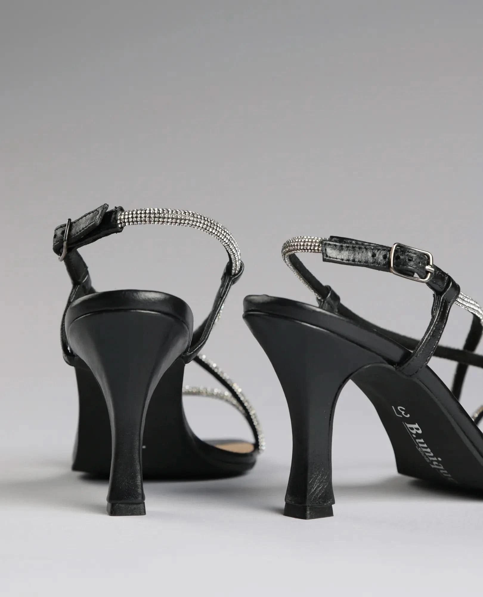 סנדלי עקב - סבינה - B Unique