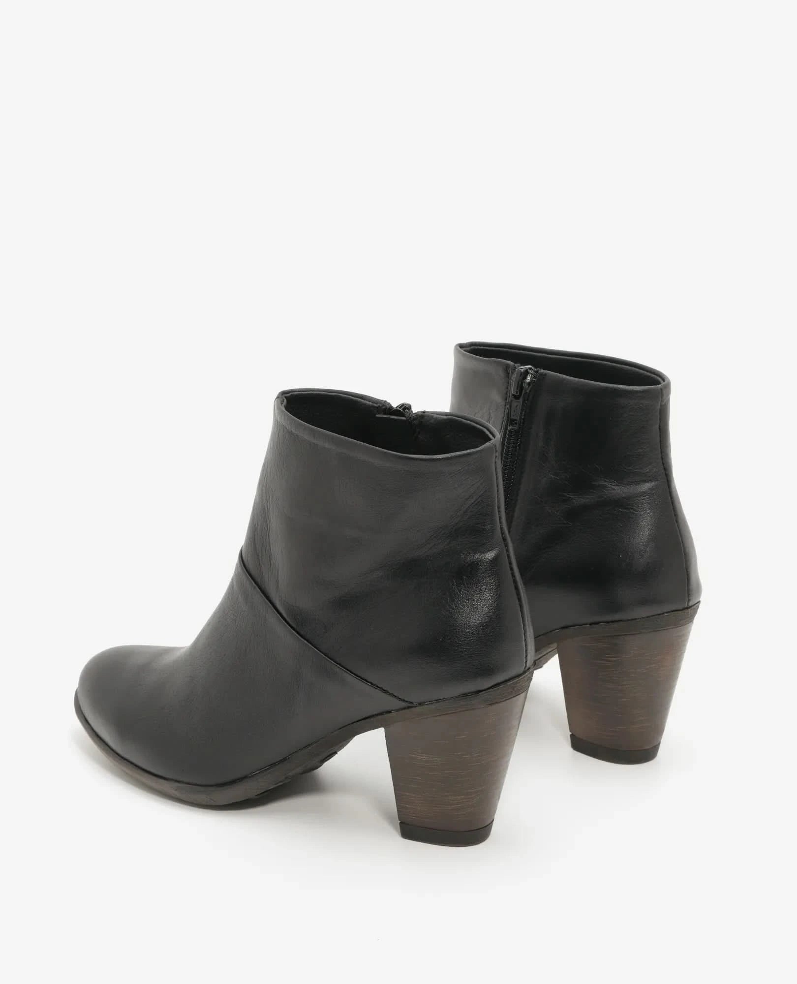 מגפוני עקב קלאסיים מעור איכותי דגם דנה | מגפונים לנשים בי יוניק