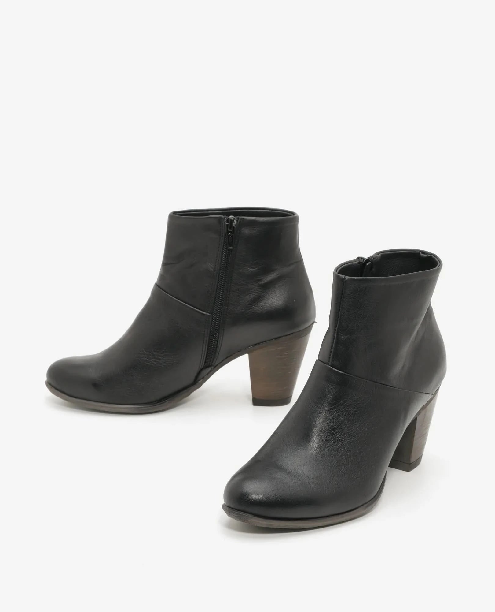 מגפוני עקב קלאסיים מעור איכותי דגם דנה | מגפונים לנשים בי יוניק