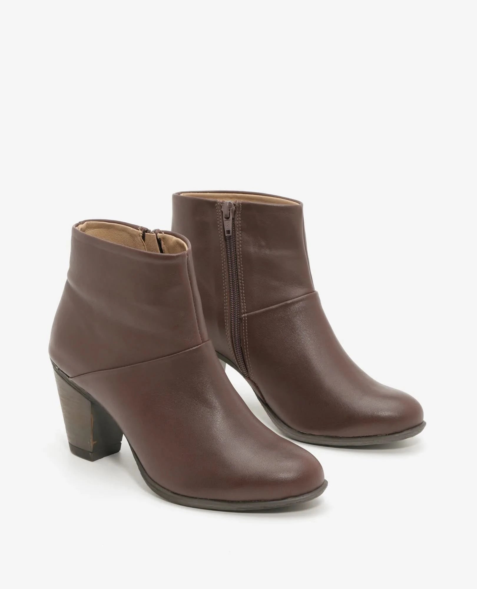 מגפוני עקב קלאסיים מעור איכותי דגם דנה | מגפונים לנשים בי יוניק