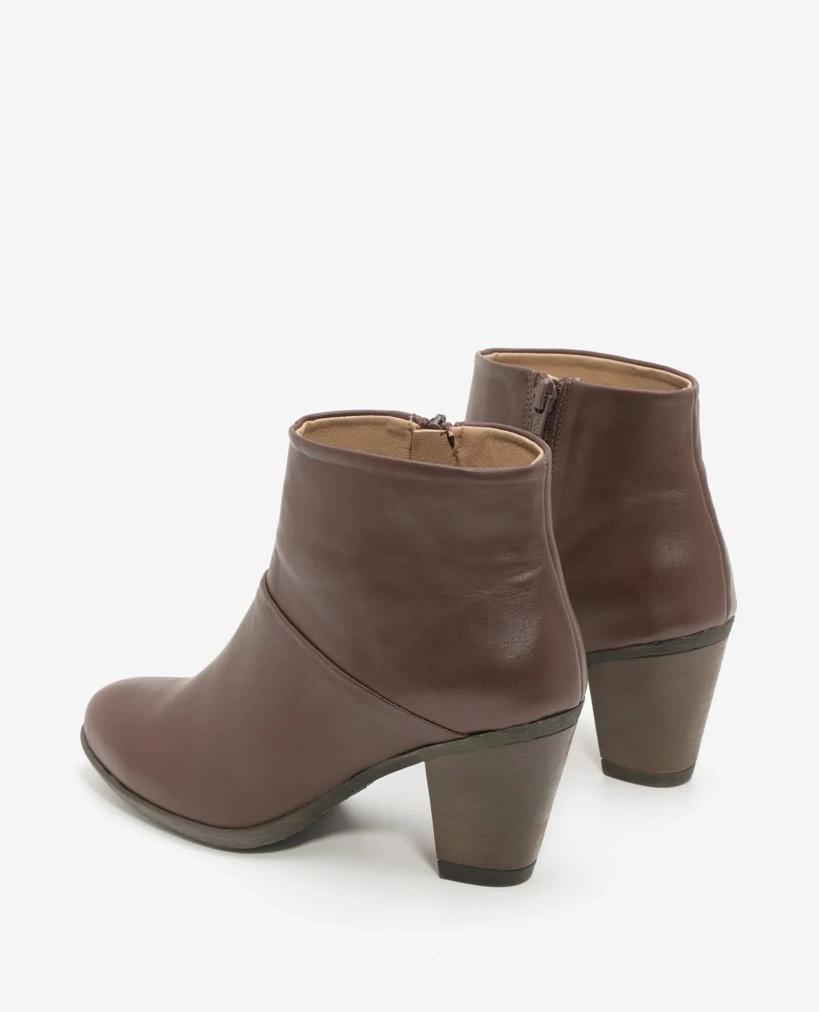 מגפוני עקב קלאסיים מעור איכותי דגם דנה | מגפונים לנשים בי יוניק