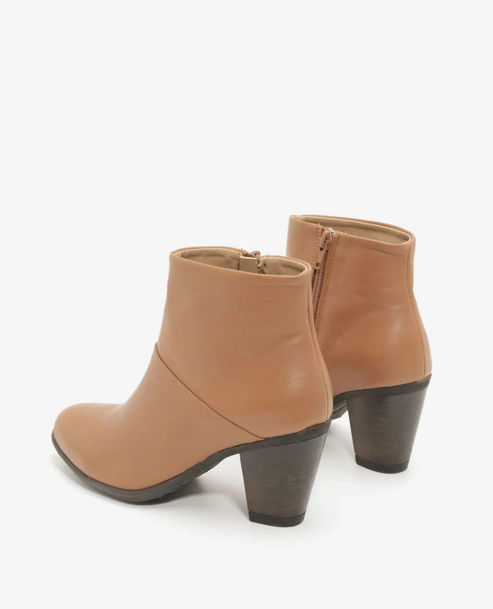 מגפוני עקב קלאסיים מעור איכותי דגם דנה | מגפונים לנשים בי יוניק