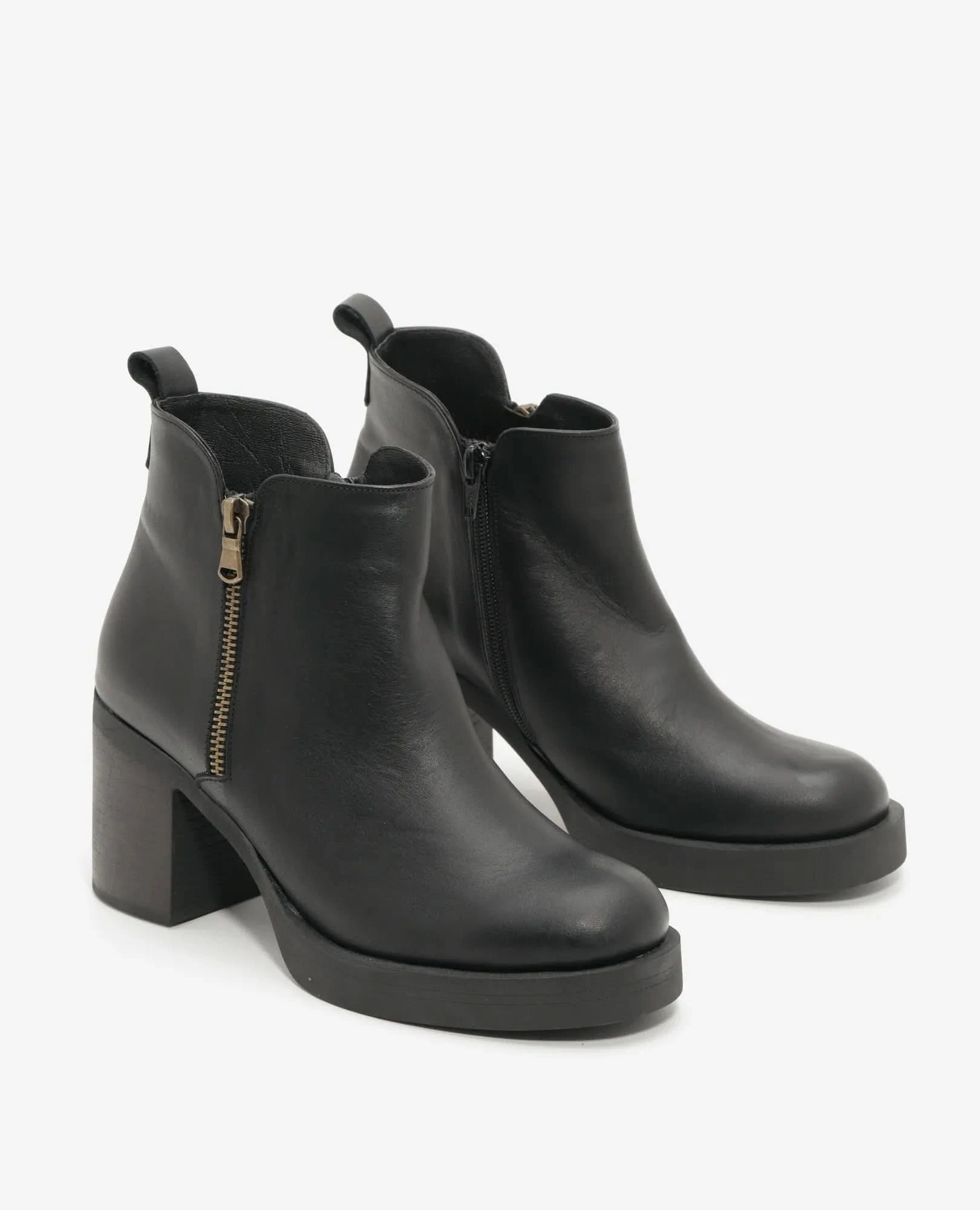 מגפוני עקב- קטי - B Unique