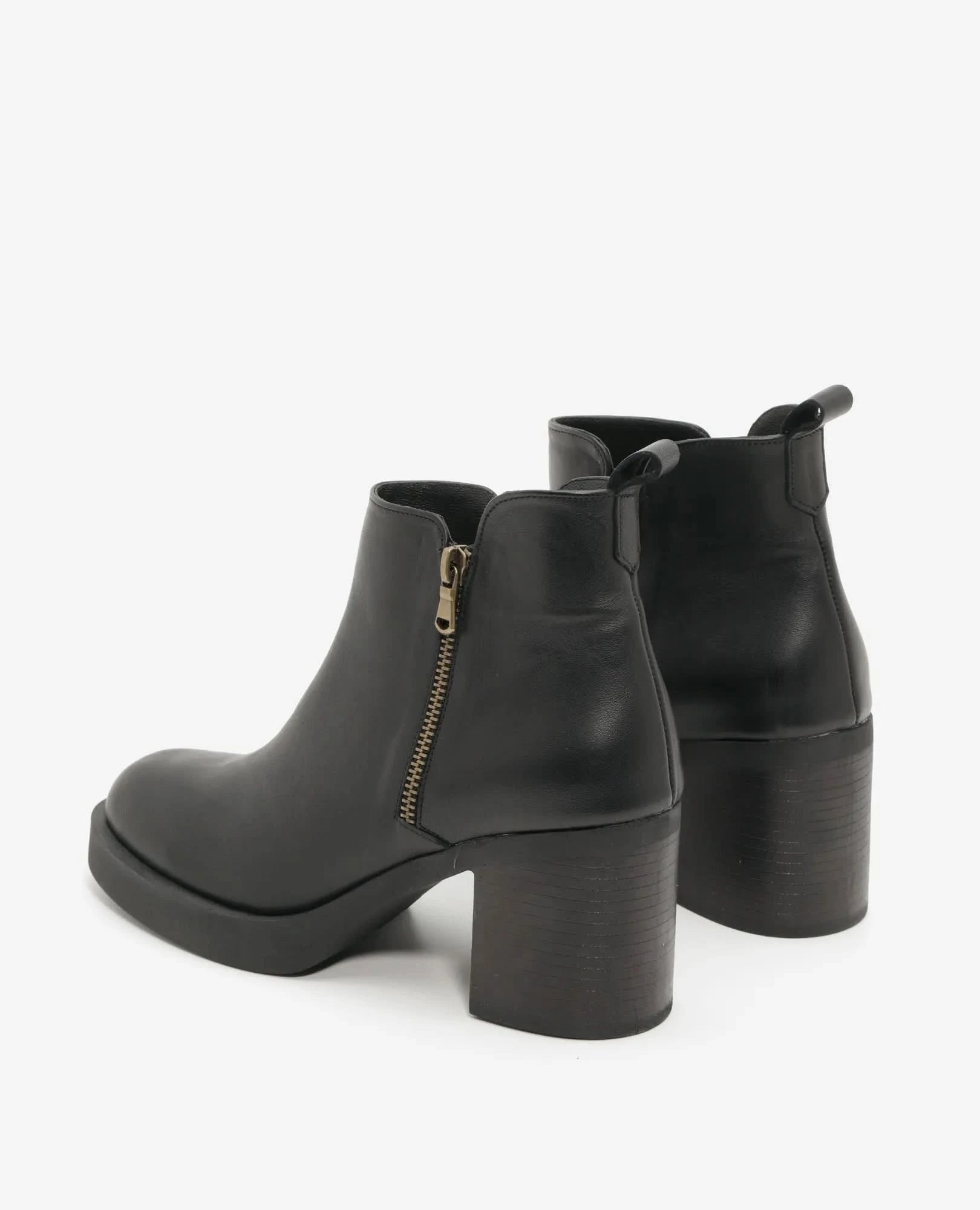 מגפוני עקב- קטי - B Unique