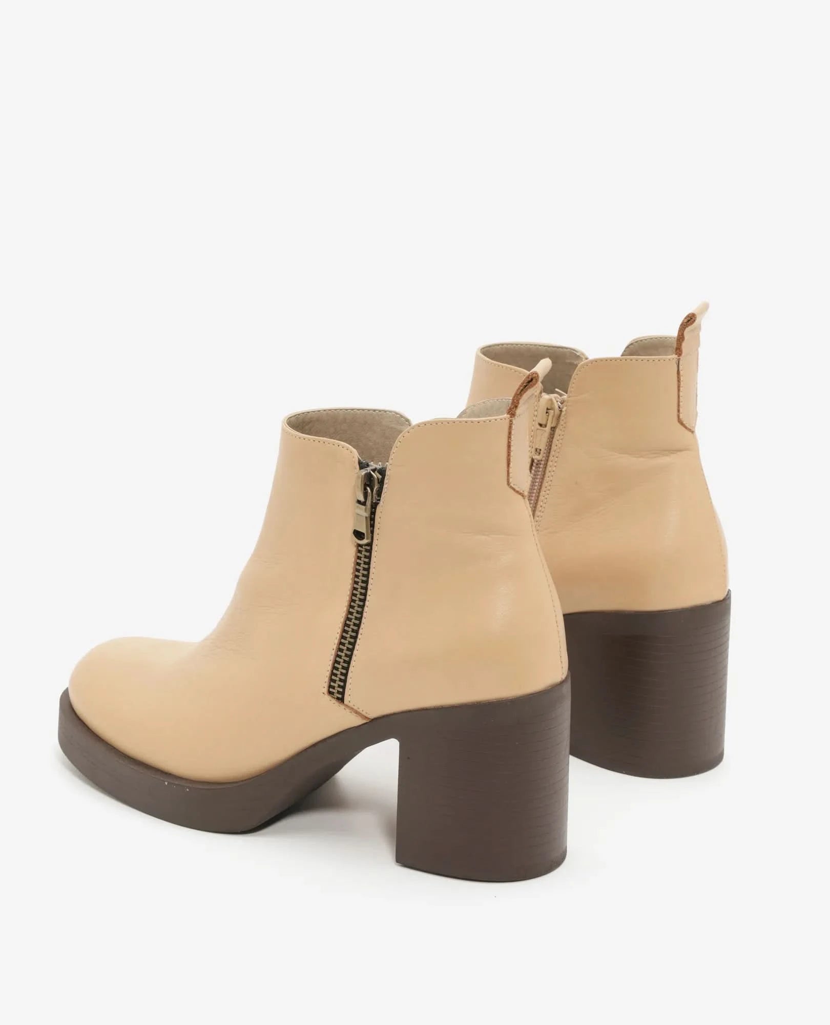 מגפוני עקב- קטי - B Unique