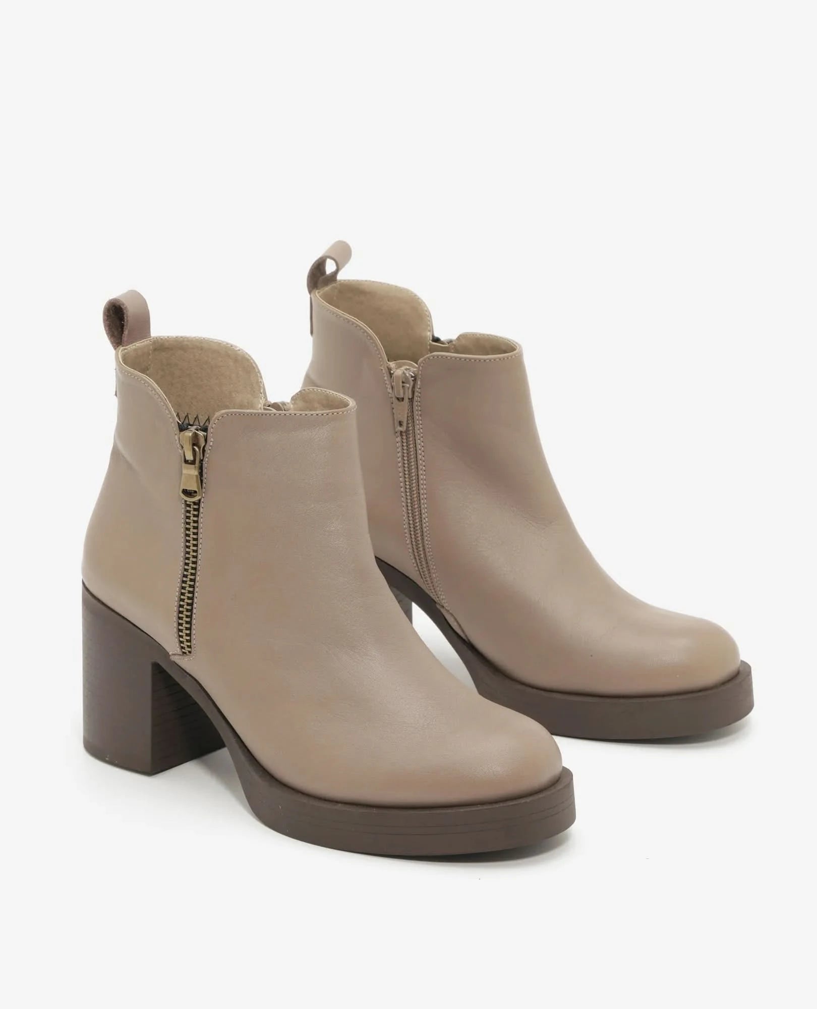 מגפוני עקב- קטי - B Unique