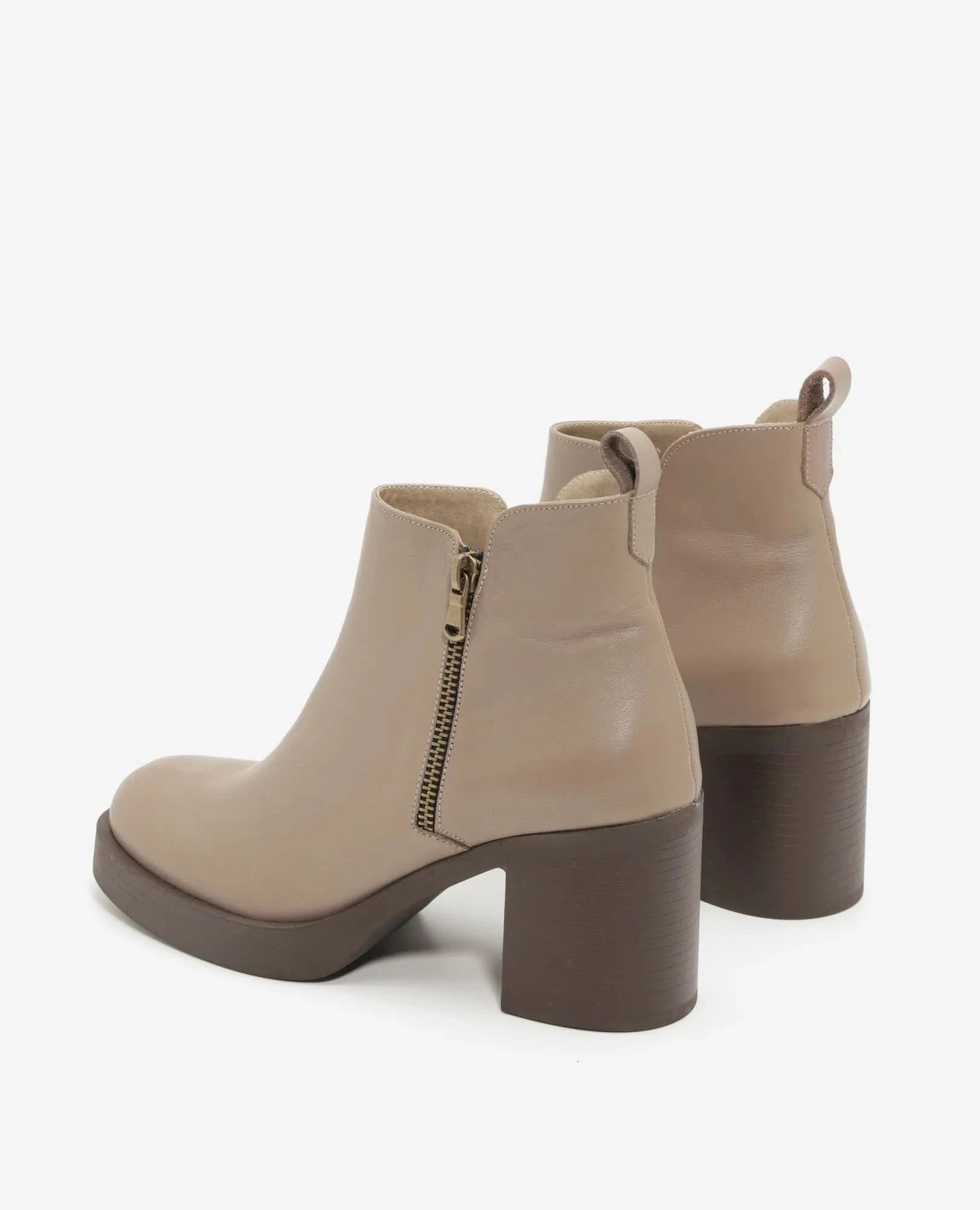 מגפוני עקב- קטי - B Unique