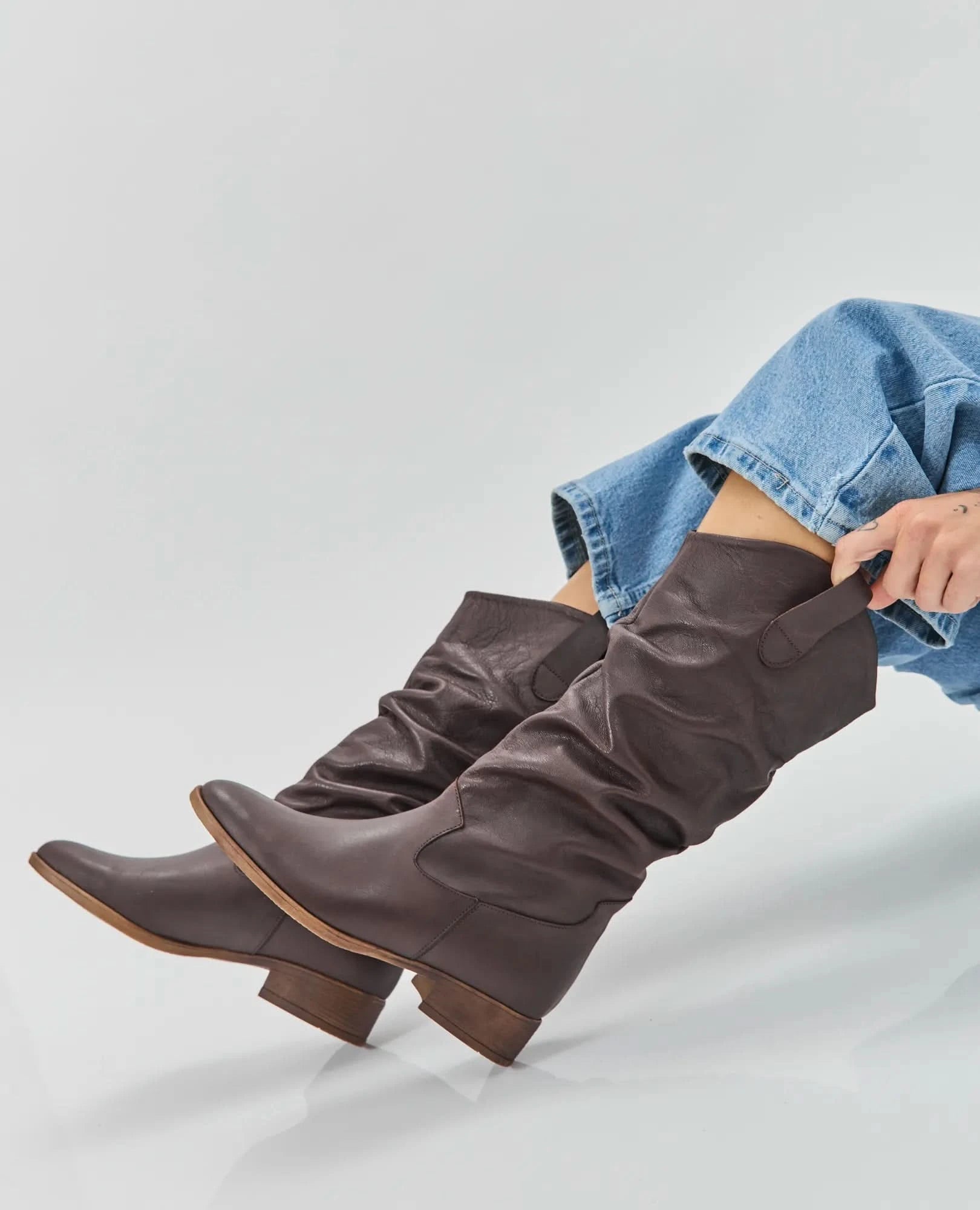 מגפיים עם כיווצים- נויה - B Unique - מגפיים