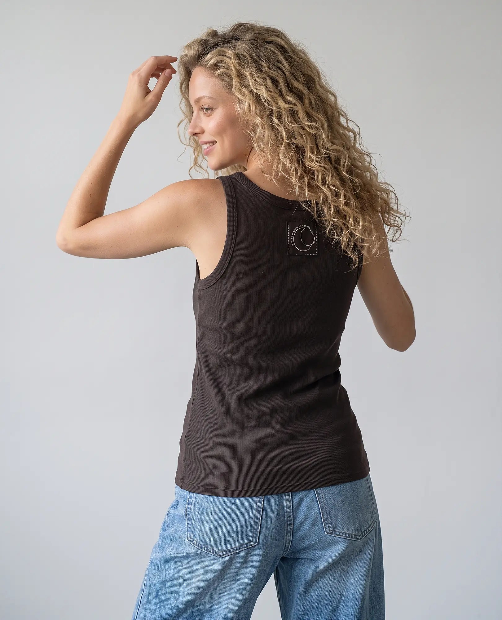 גופייה בשילוב כפתורים