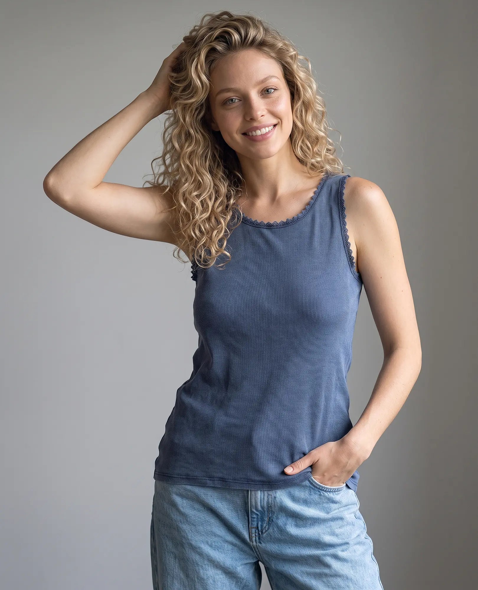 גופיית ניקי תחרה