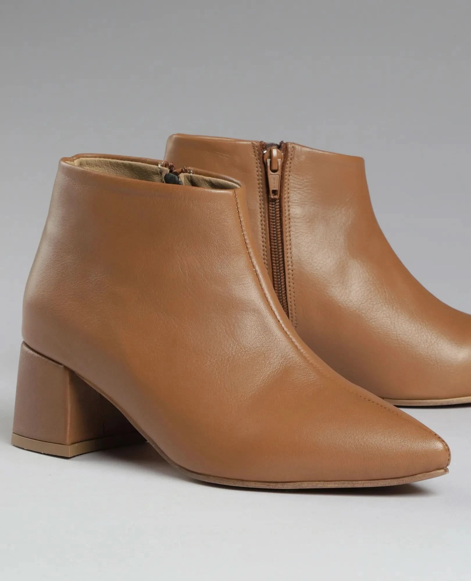 מגפוני עקב - רומי - B Unique - מגפונים