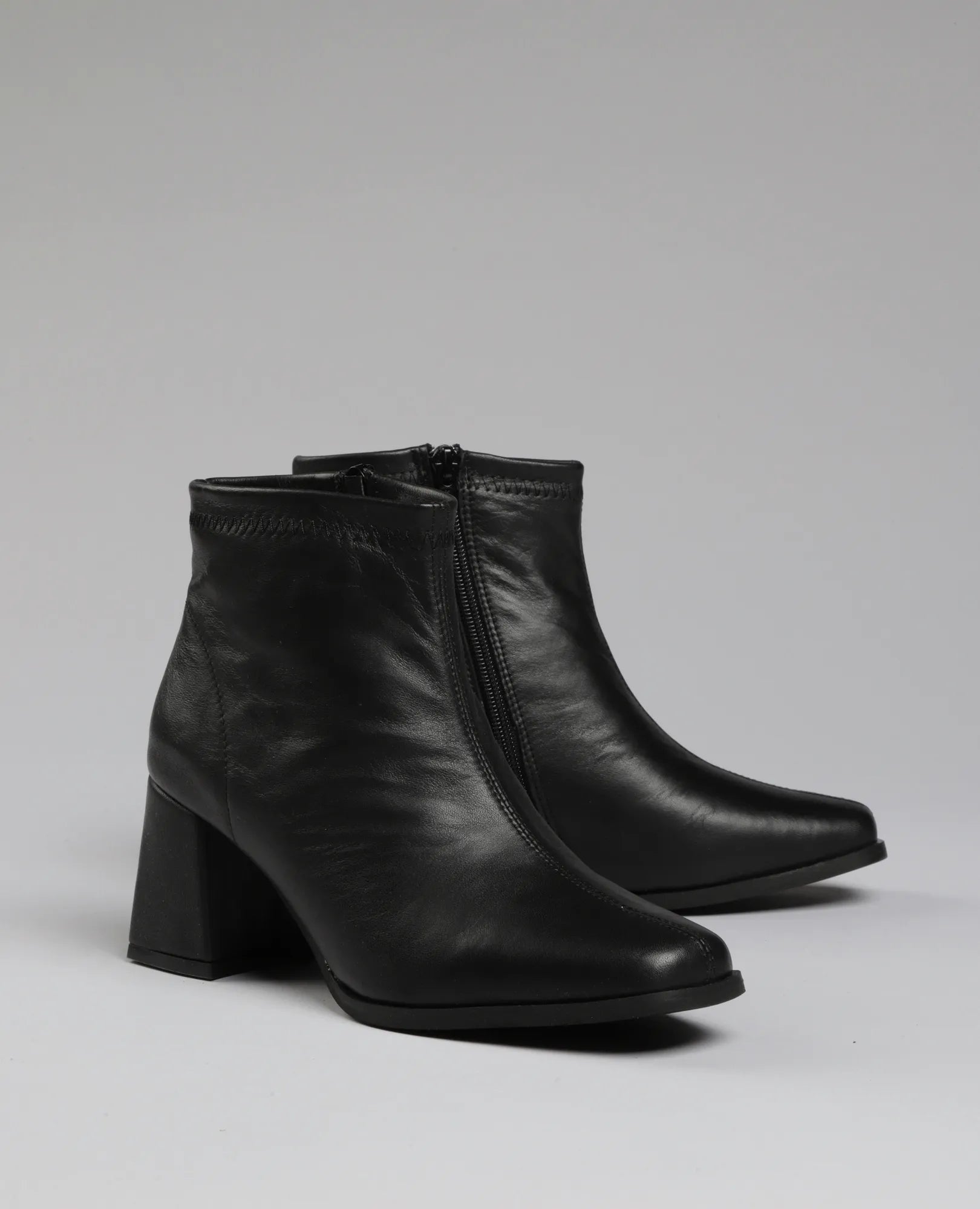 מגפוני עקב - רונה לי - B Unique - מגפונים