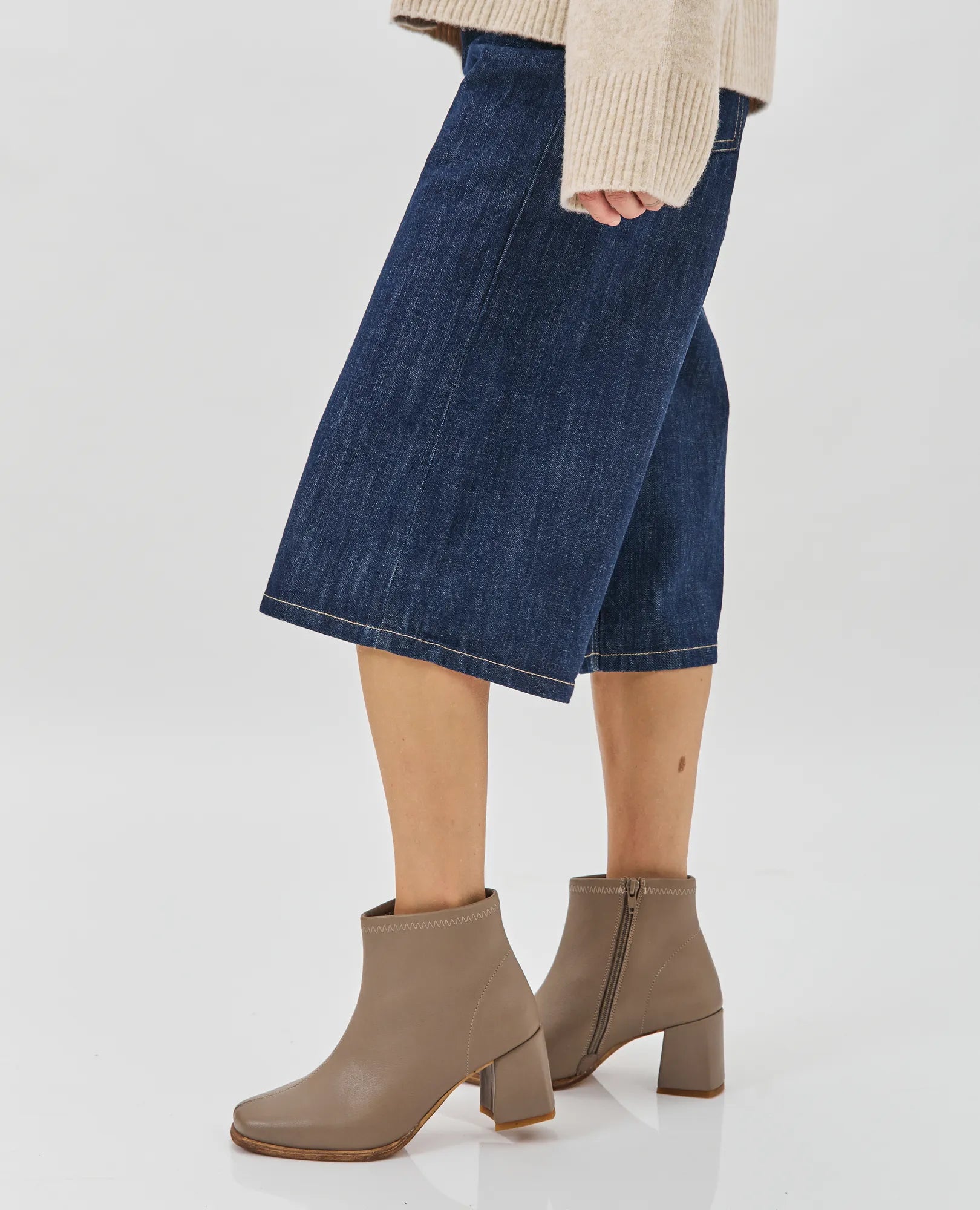 מגפוני עקב - רונה לי - B Unique - מגפונים