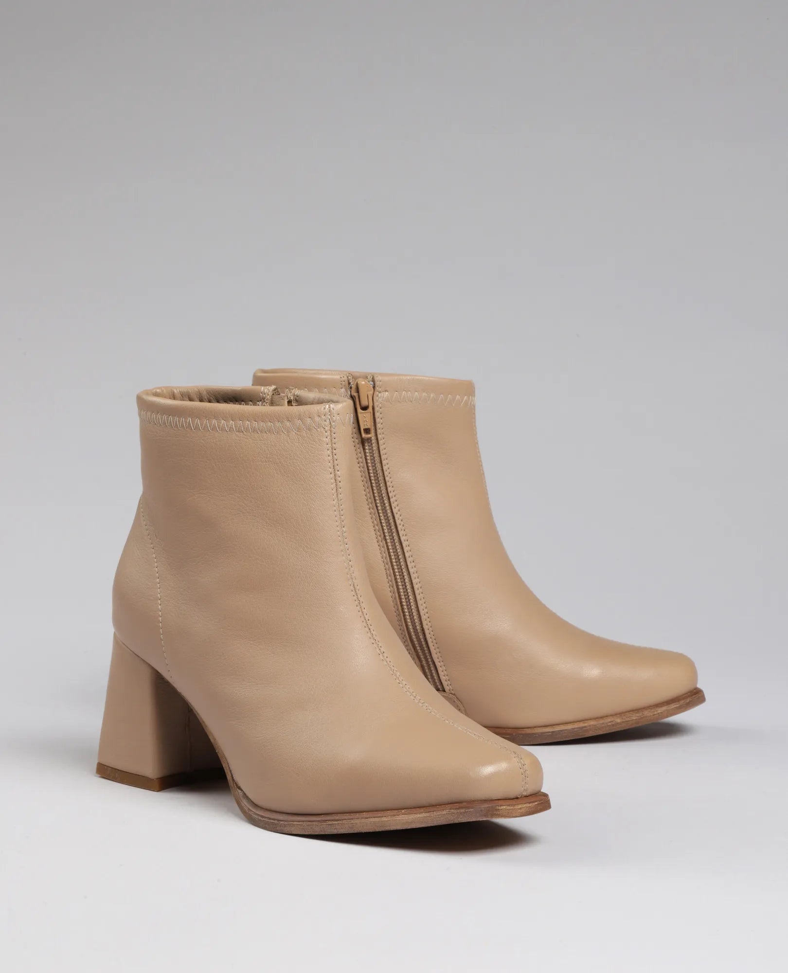 מגפוני עקב - רונה לי - B Unique - מגפונים