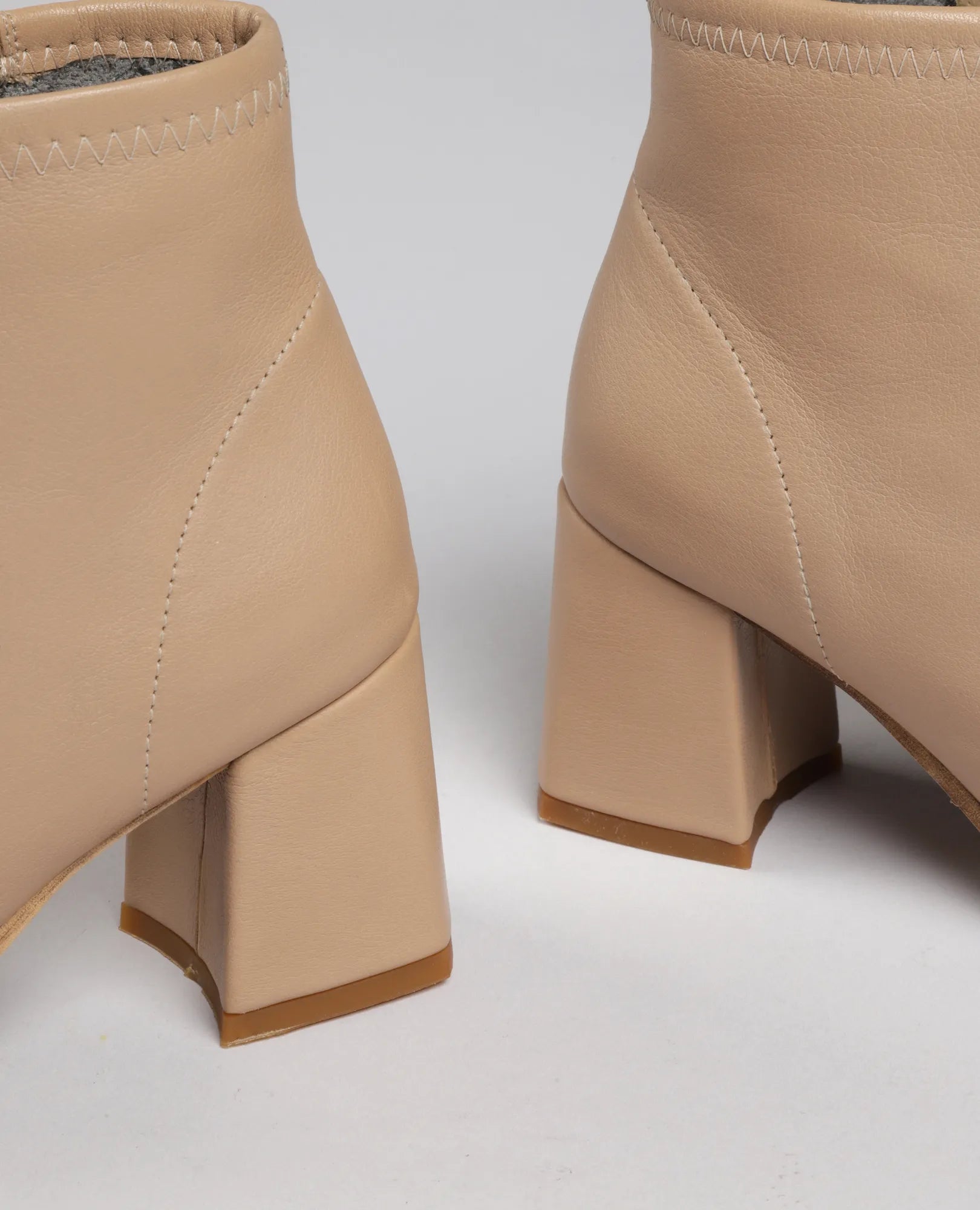 מגפוני עקב - רונה לי - B Unique - מגפונים