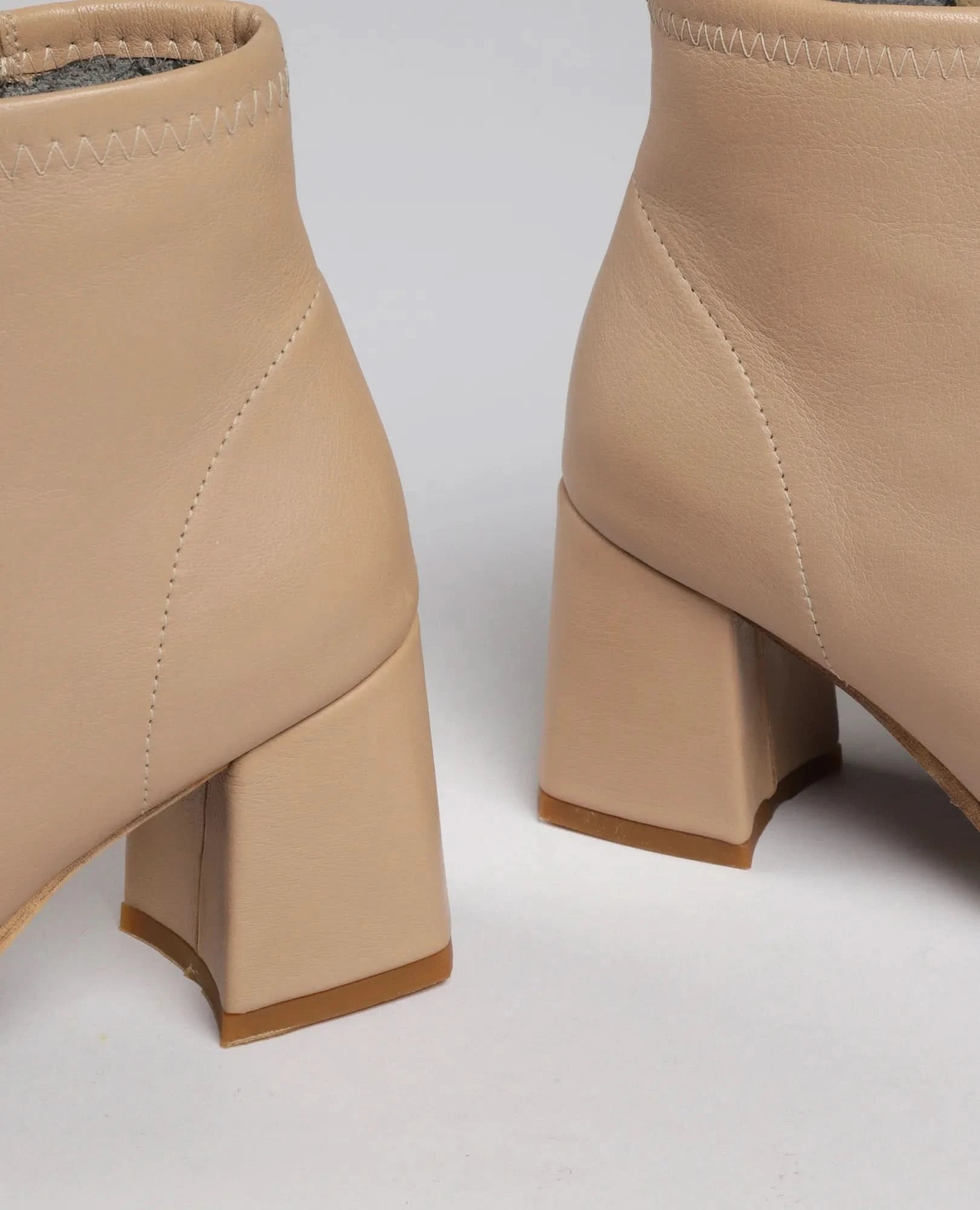 מגפוני עקב - רונה לי - B Unique - מגפונים