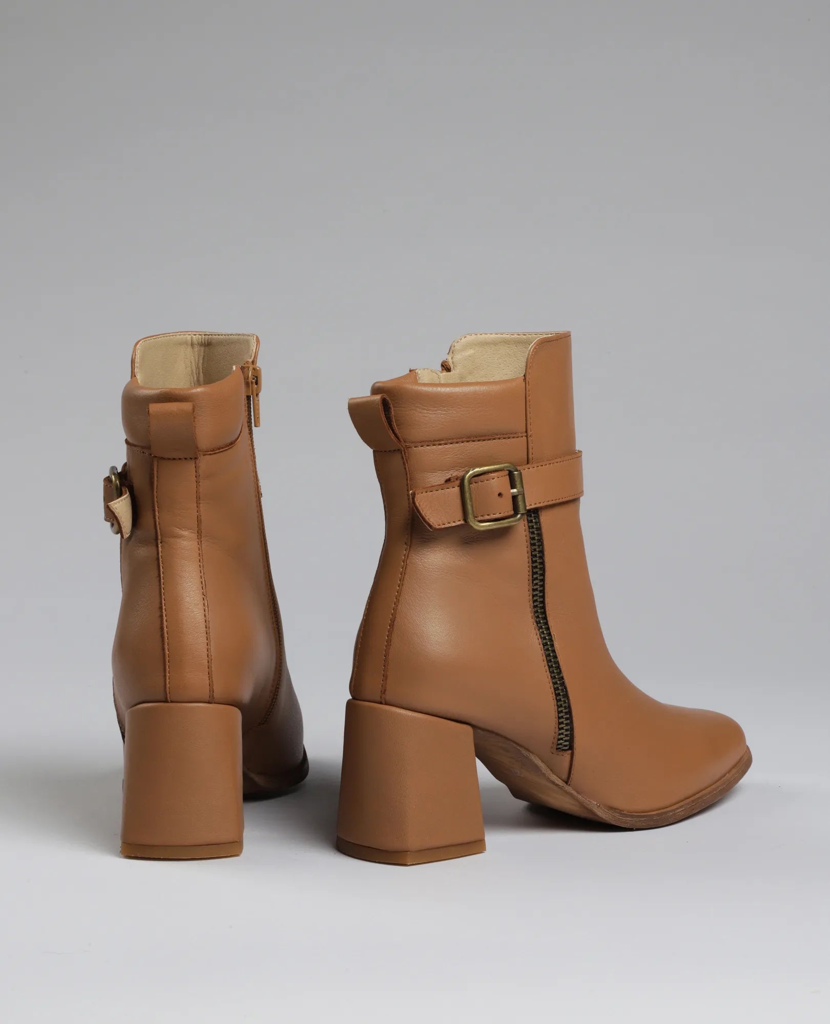 מגפוני עקב - קייסי - B Unique - מגפונים