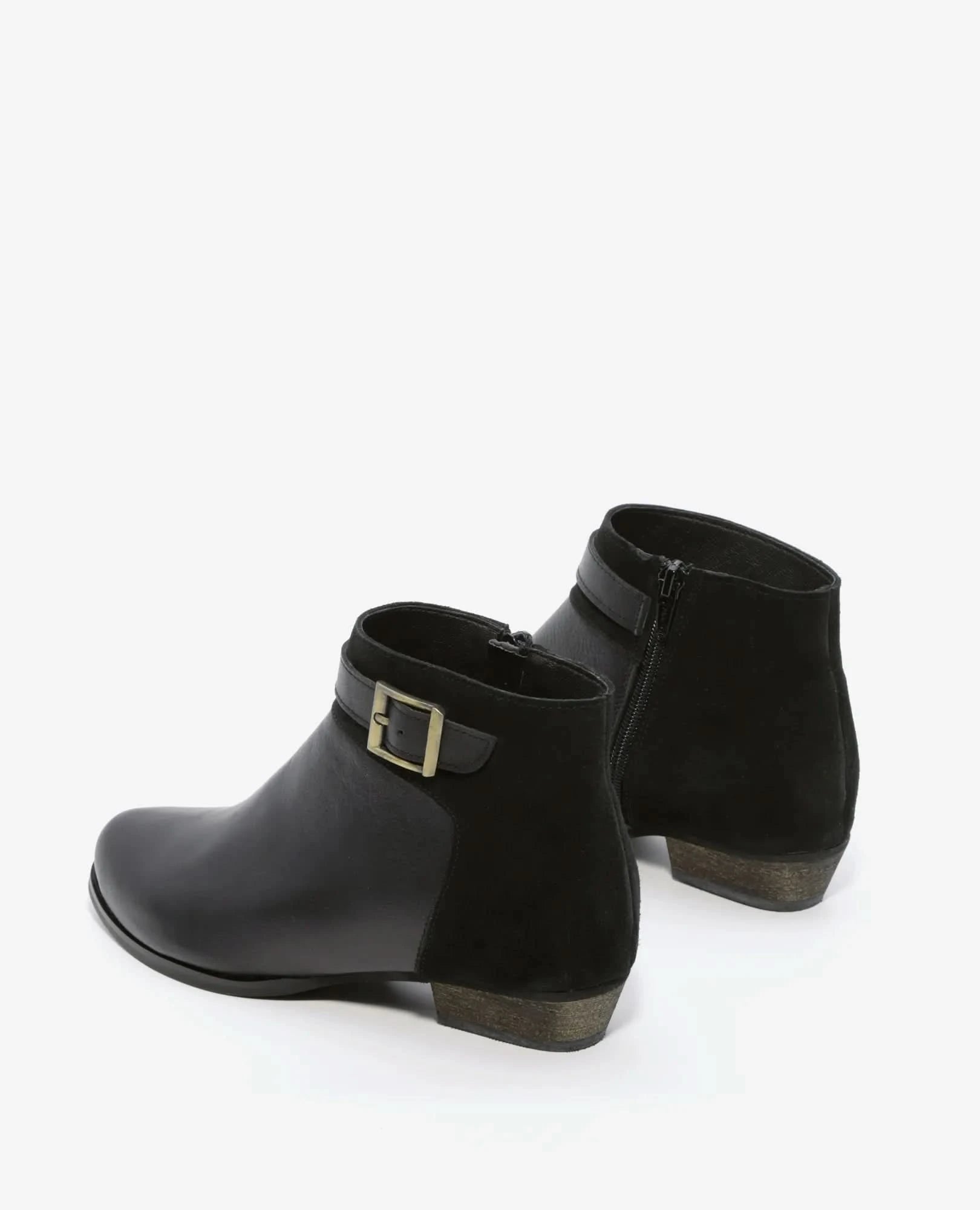 מגפונים קז'ואליים - ניקול