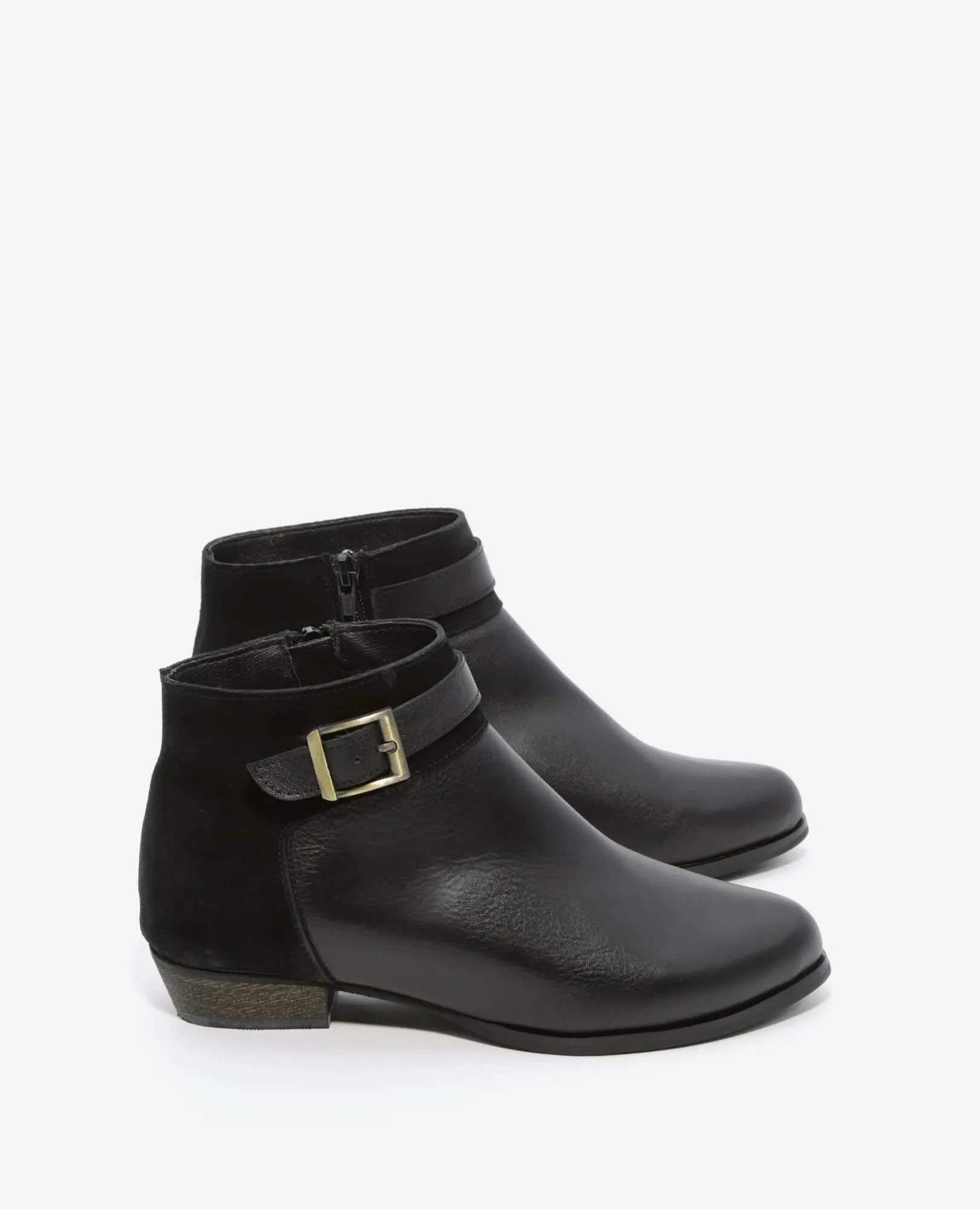 מגפונים קז'ואליים - ניקול