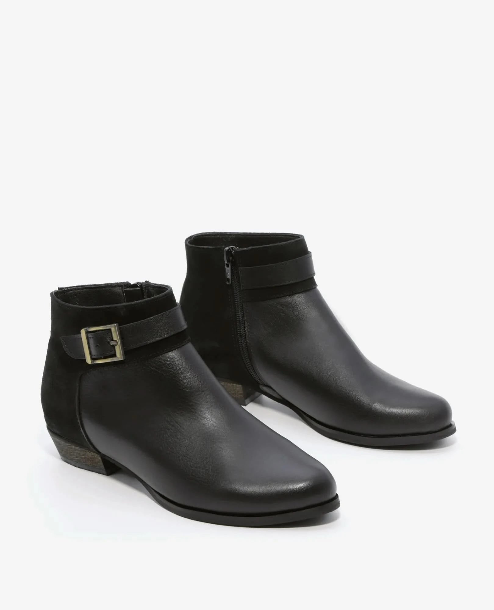 מגפונים קז'ואליים - ניקול