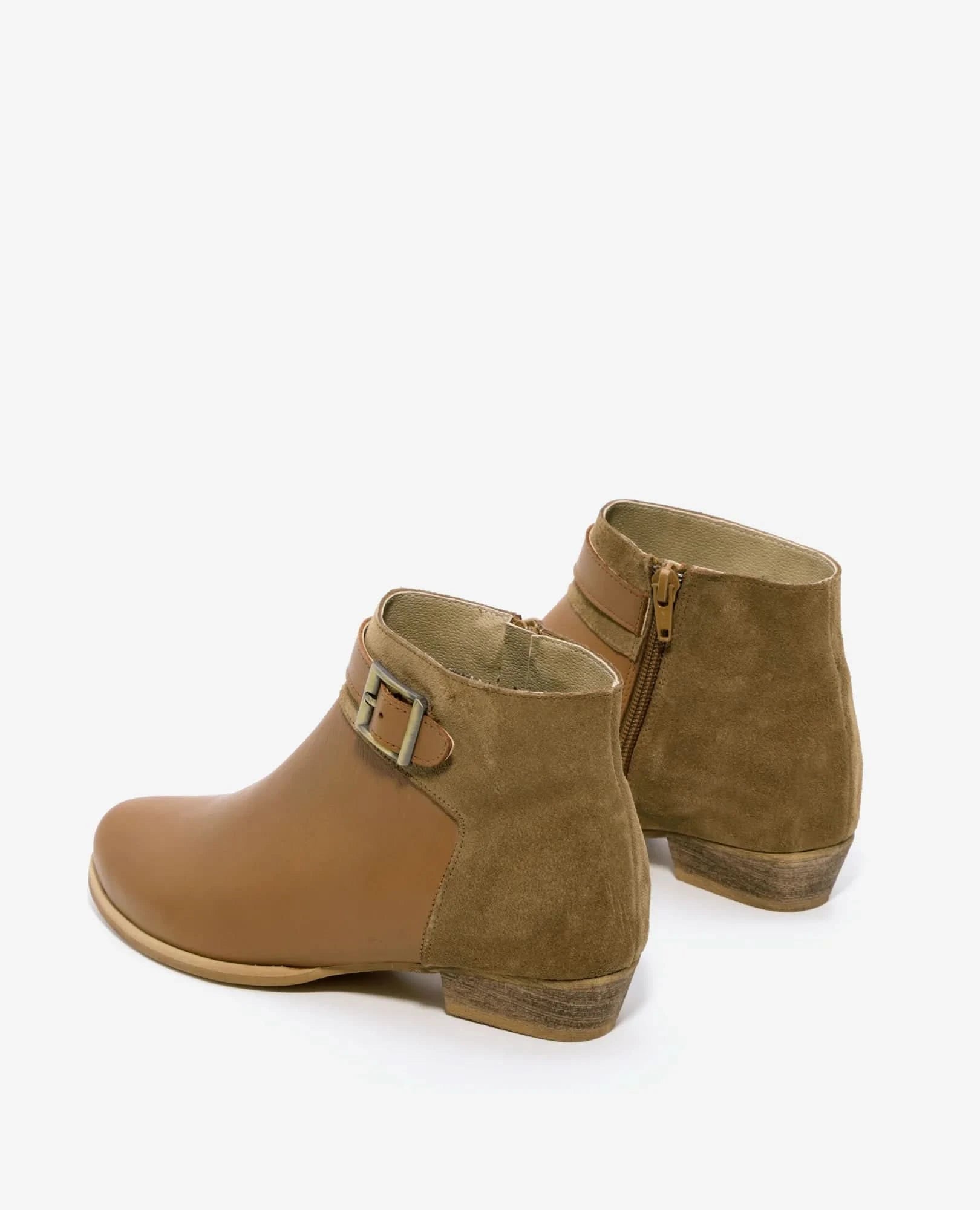 מגפונים קז'ואליים - ניקול