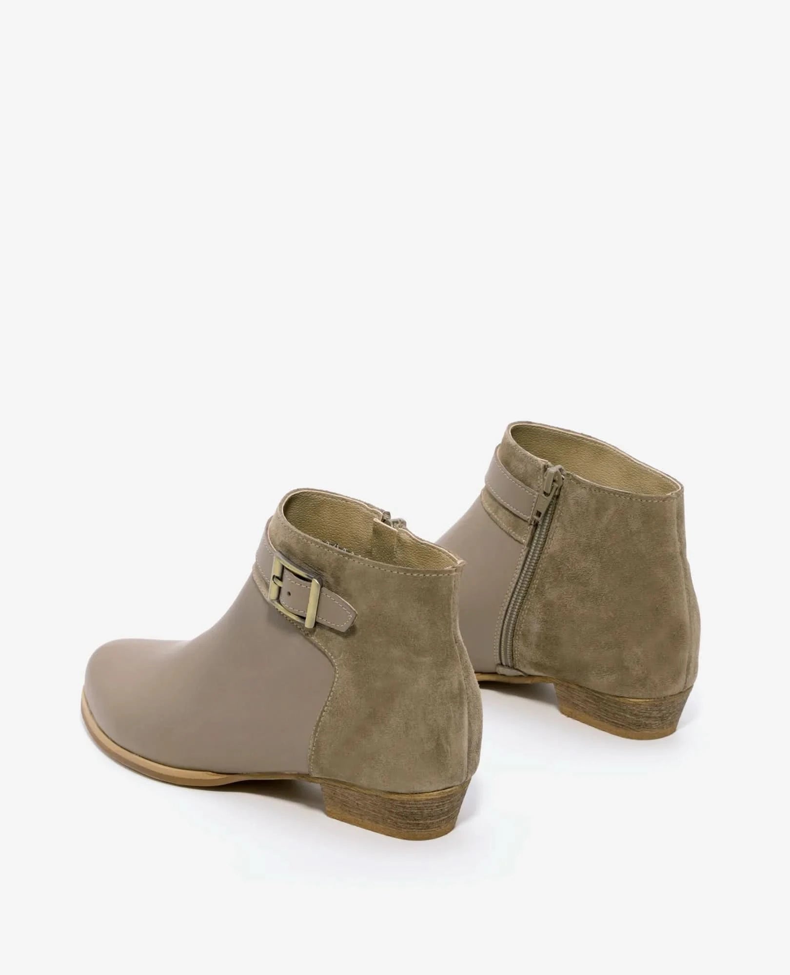 מגפונים קז'ואליים - ניקול