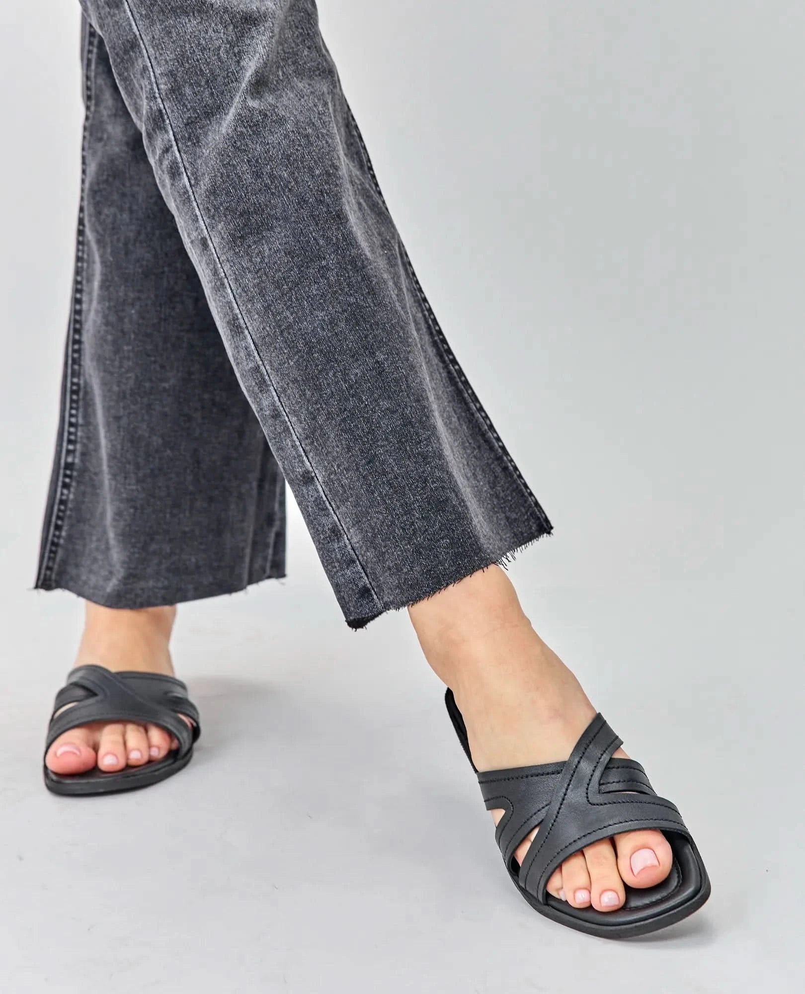 כפכפי רצועות - אלישה - B Unique