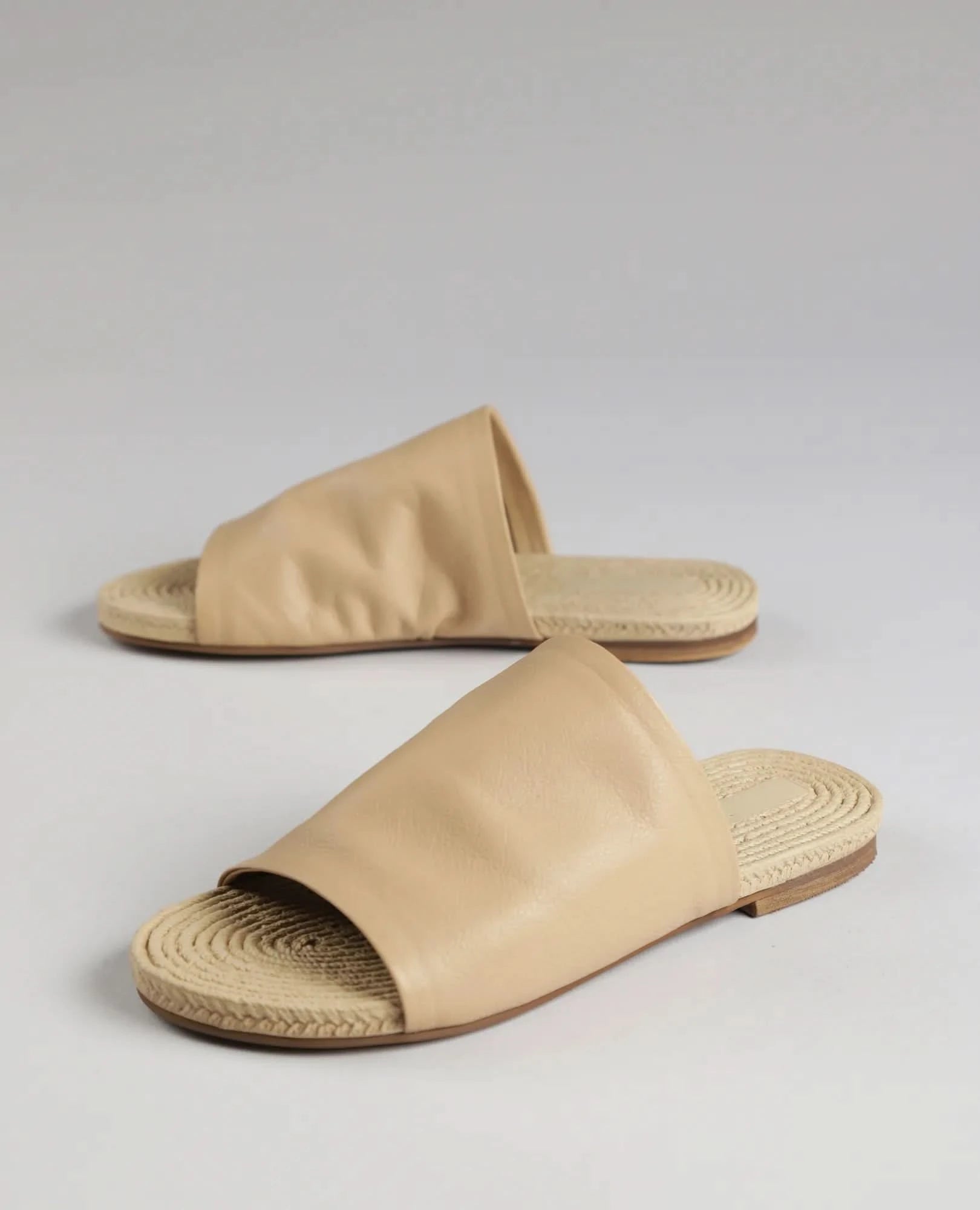 כפכפים שטוחים - טריניטי - B Unique