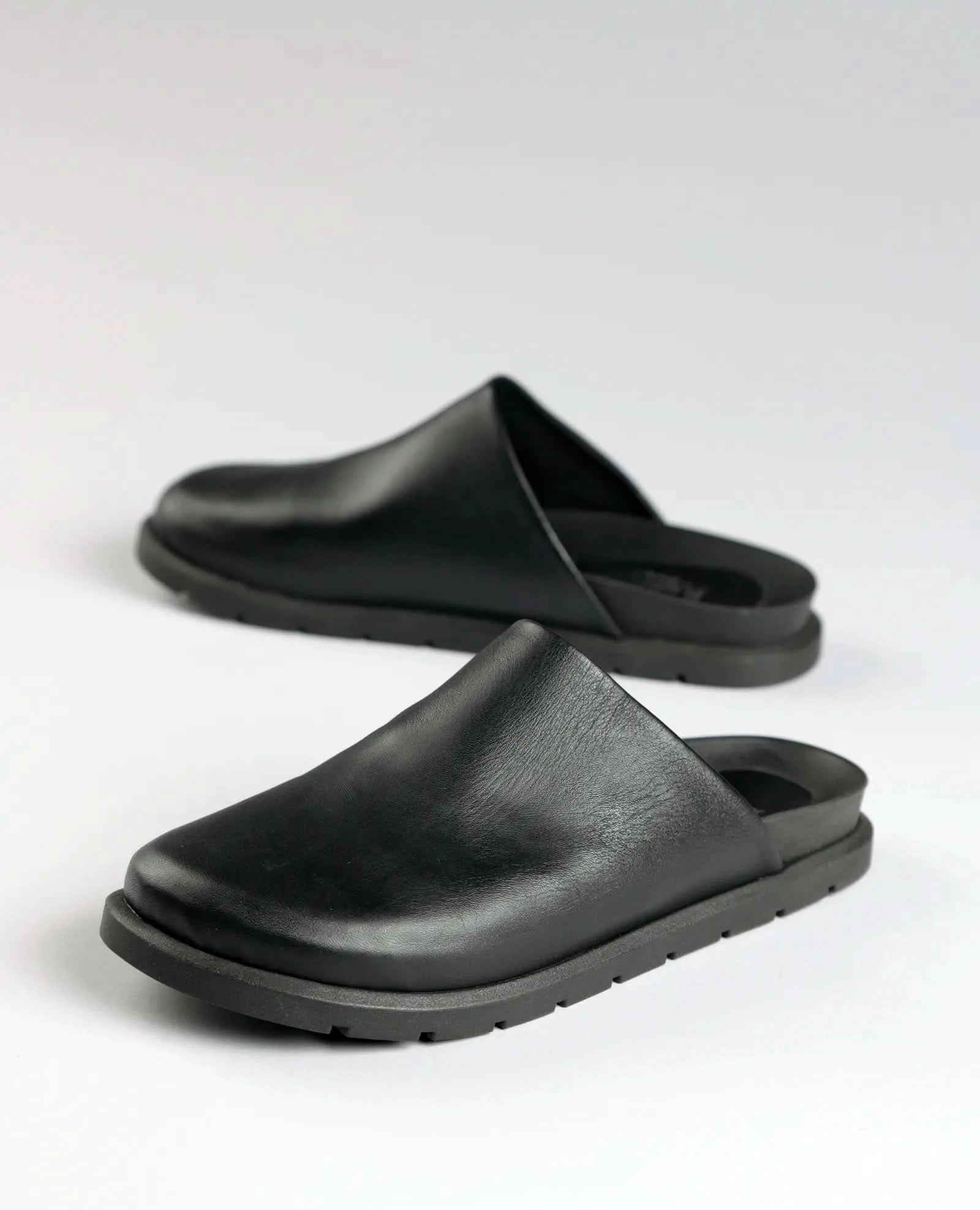 כפכפים סגורים - אלנור - B Unique