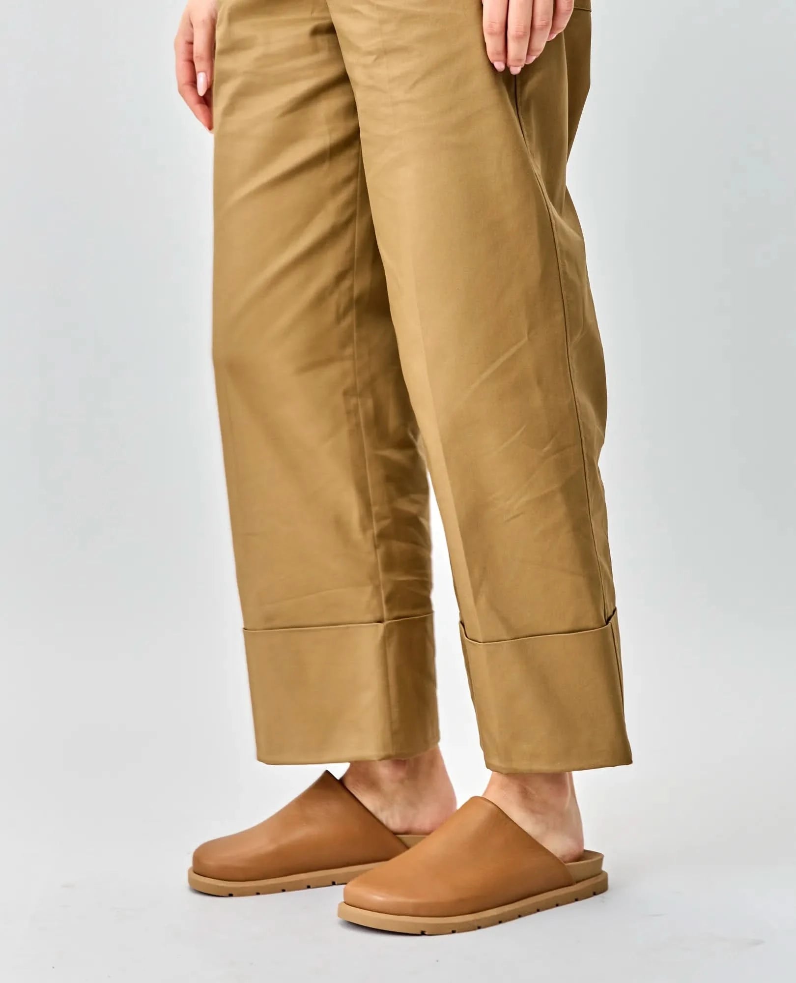 כפכפים סגורים - אלנור - B Unique