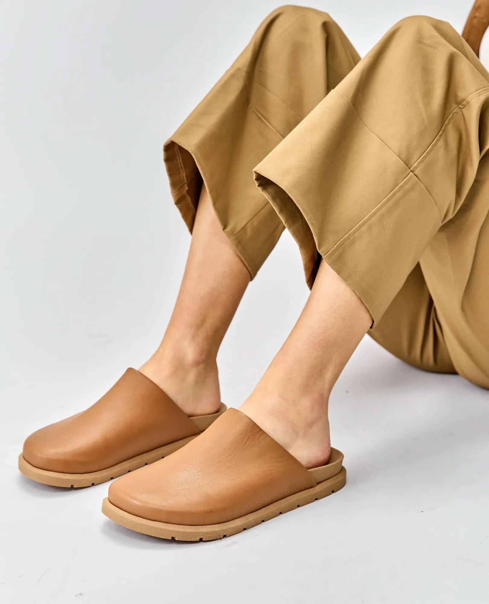 כפכפים סגורים - אלנור - B Unique