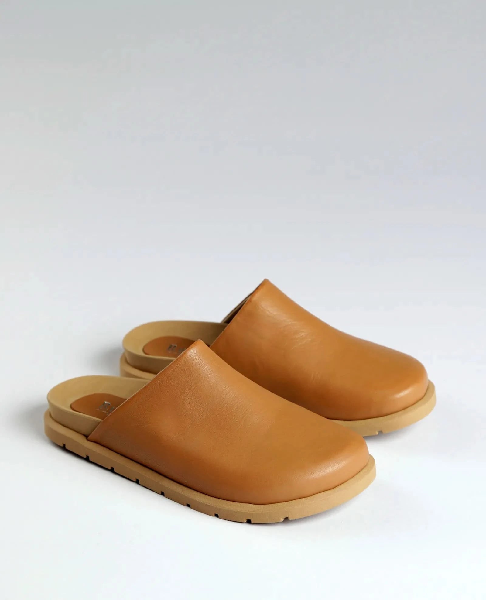 כפכפים סגורים - אלנור - B Unique