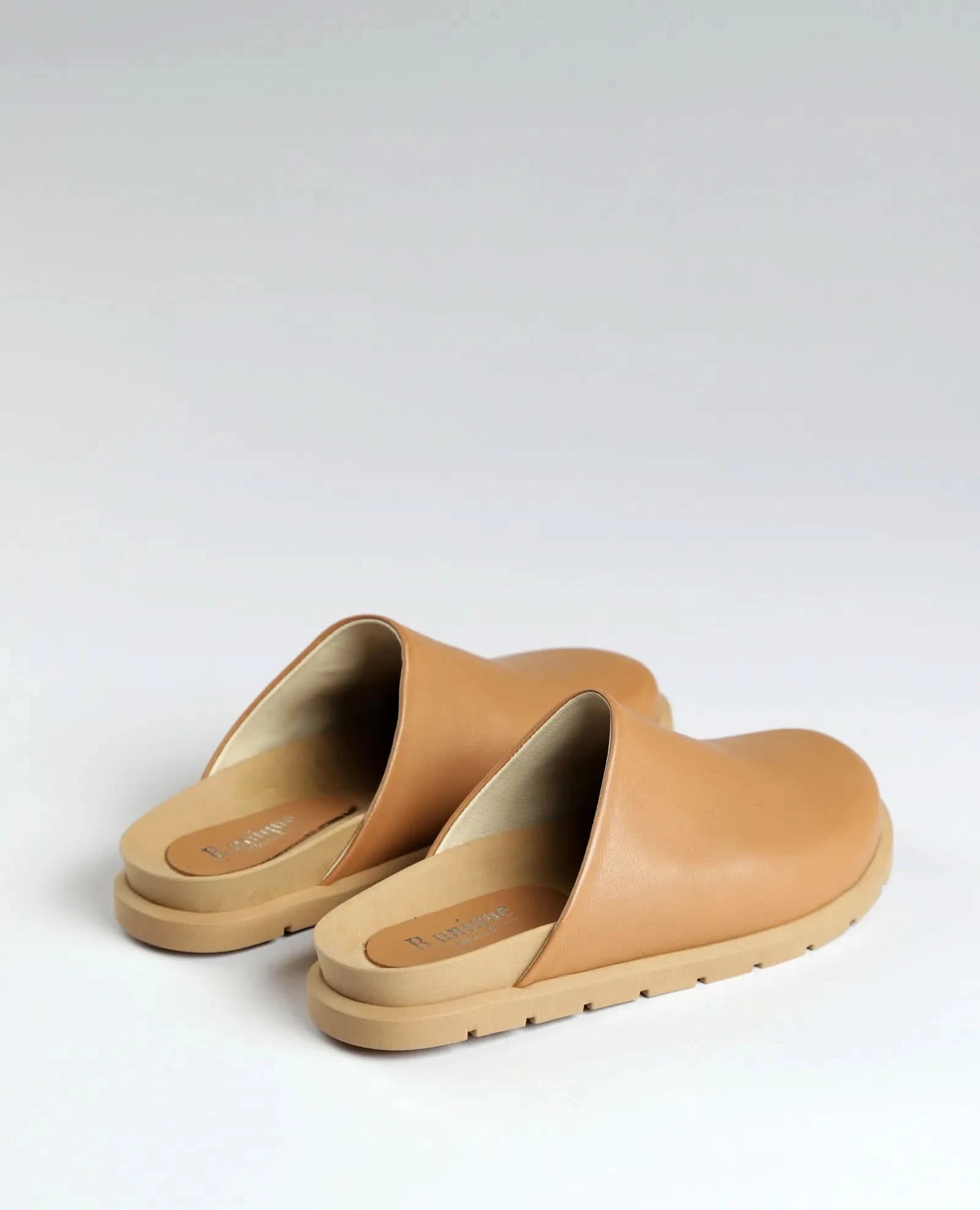 כפכפים סגורים - אלנור - B Unique