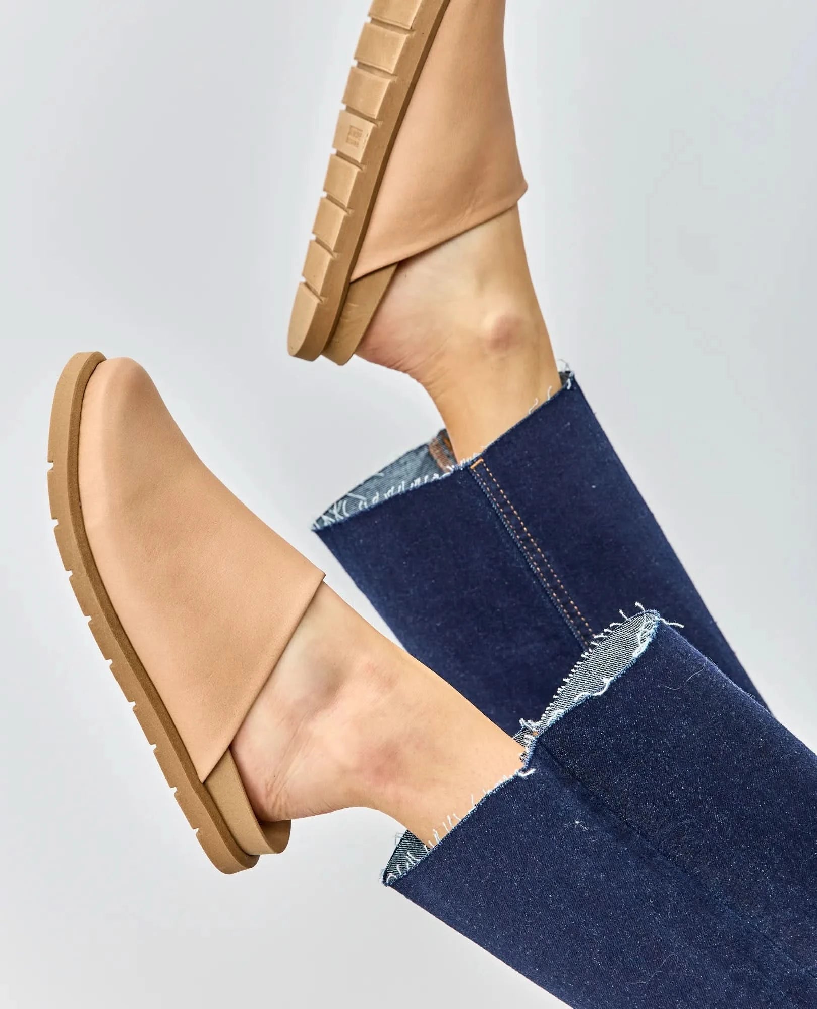 כפכפים סגורים - אלנור - B Unique