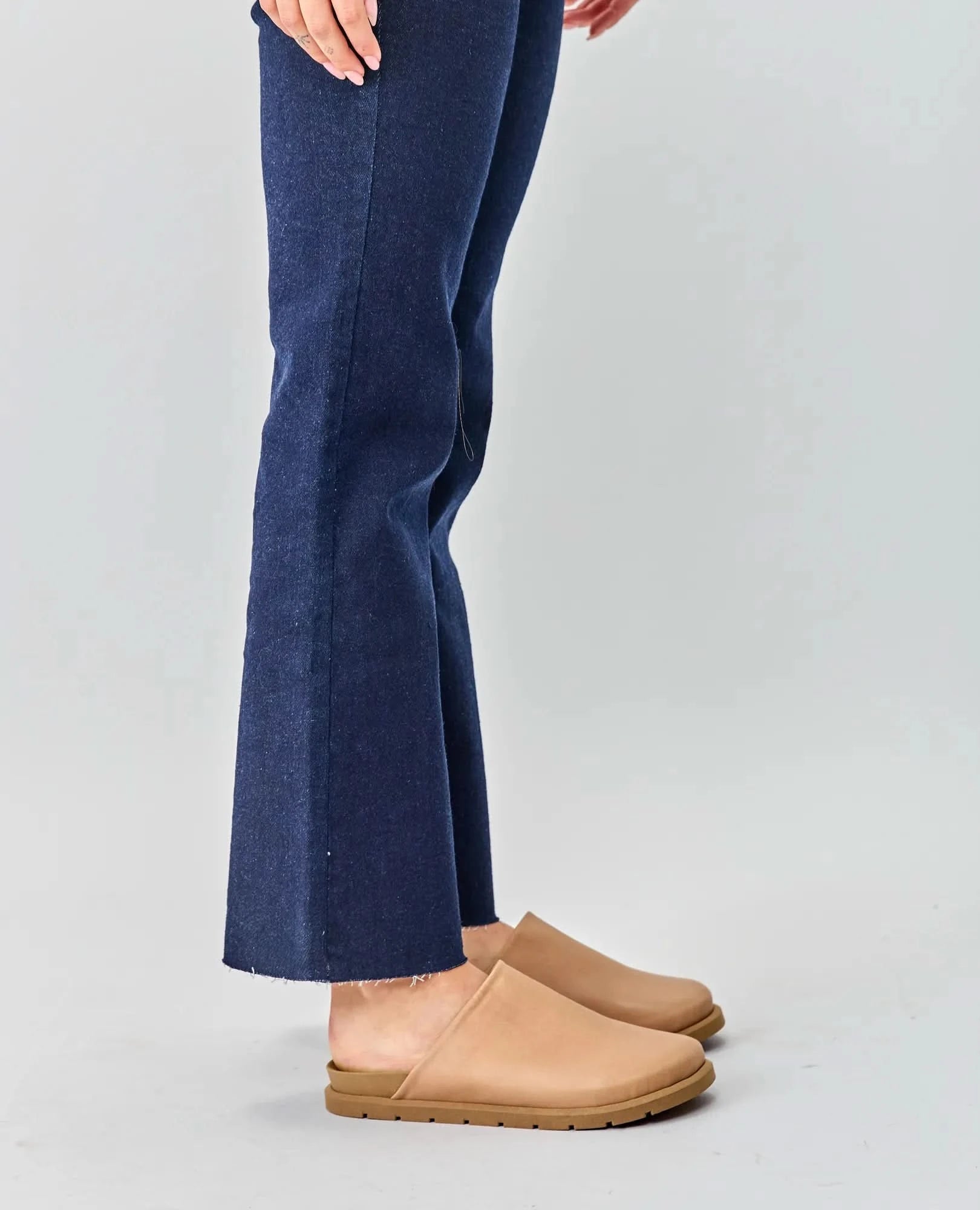 כפכפים סגורים - אלנור - B Unique