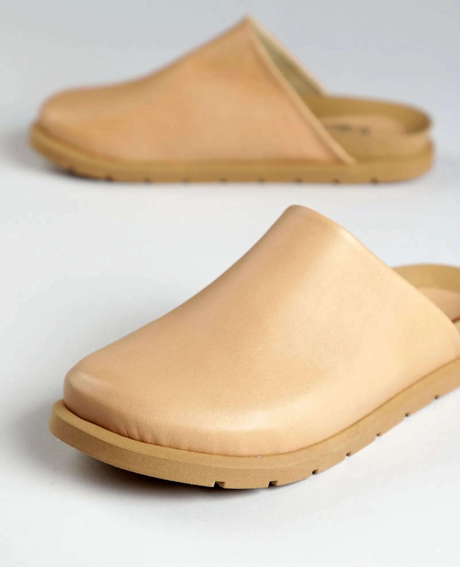 כפכפים סגורים - אלנור - B Unique