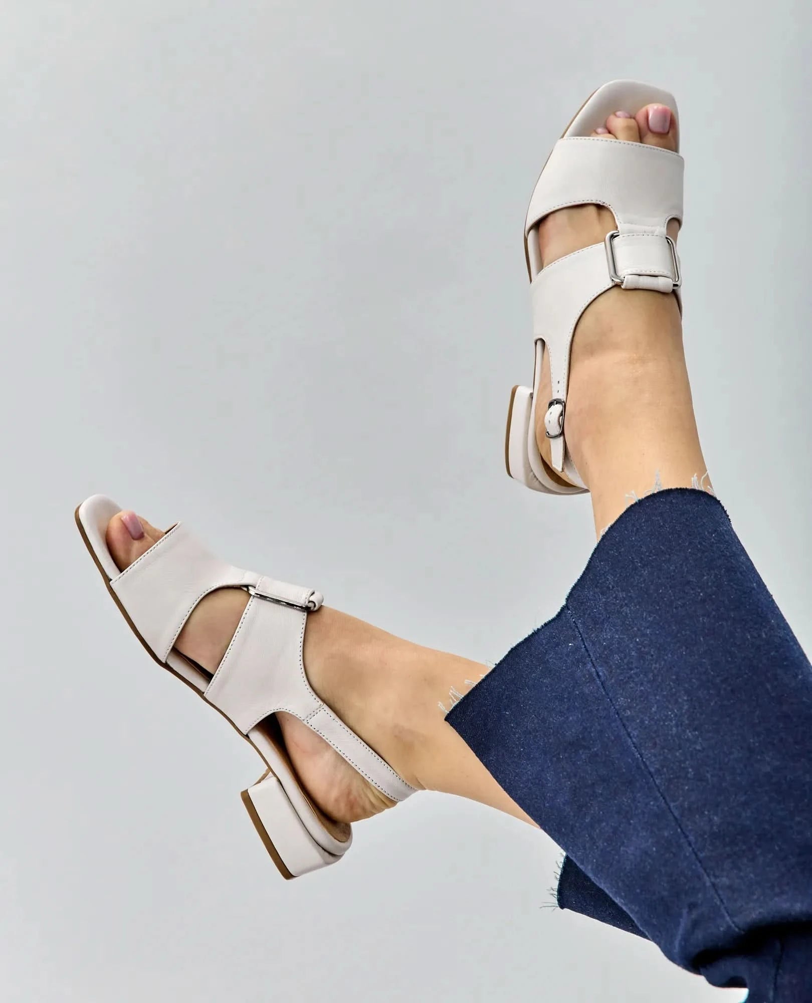 סנדלי רצועות - מירנדה - B Unique