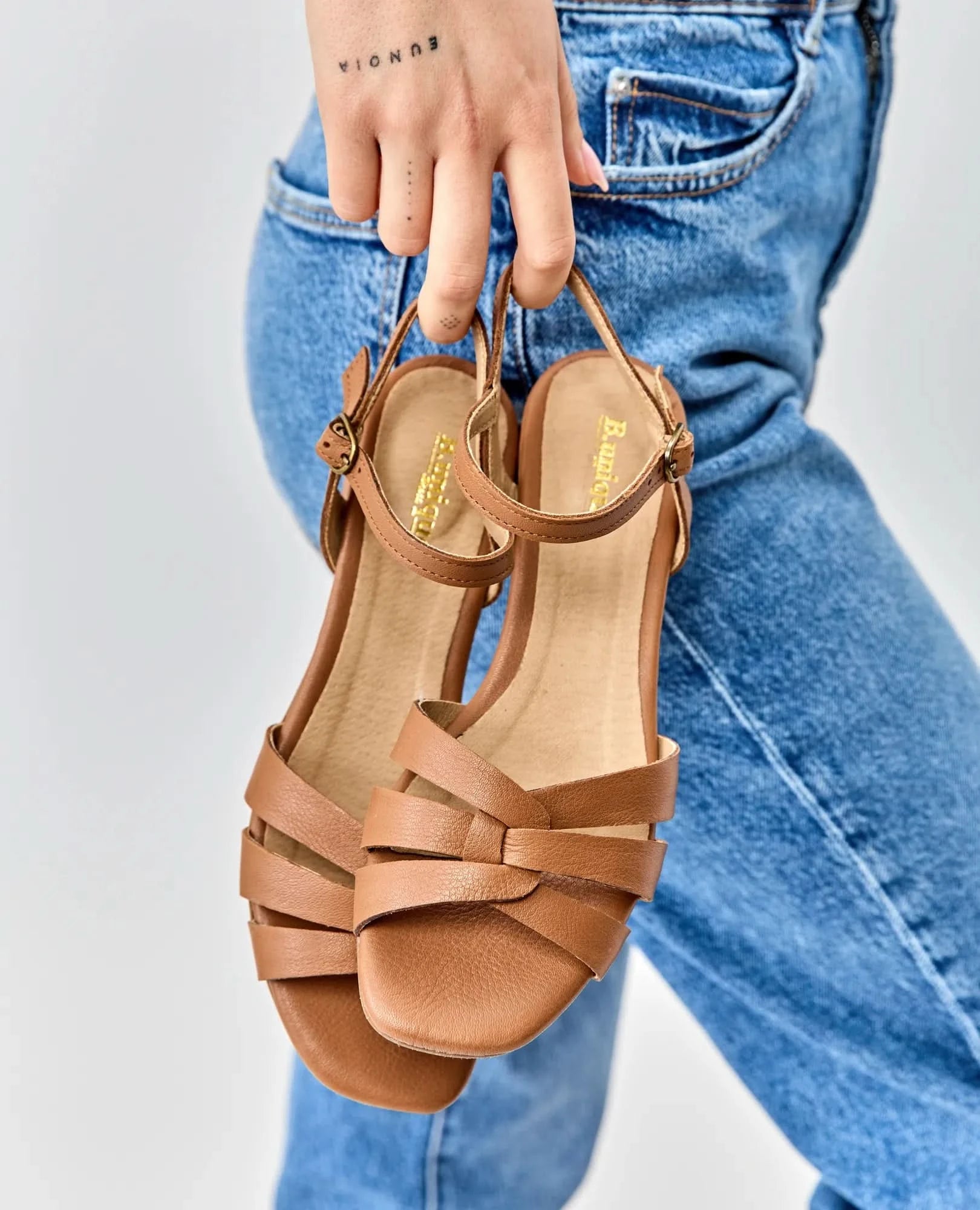 סנדלי רצועות - פריסילה - B Unique