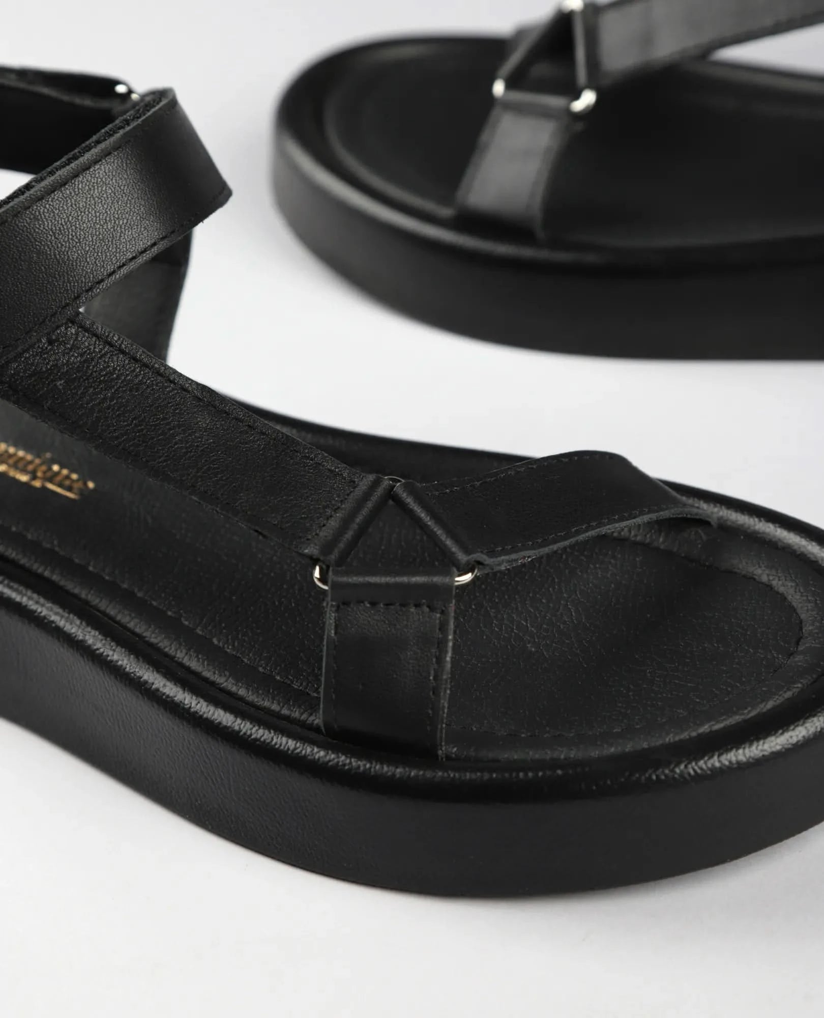 סנדלי פלטפומה - תיאה - B Unique - סנדלים