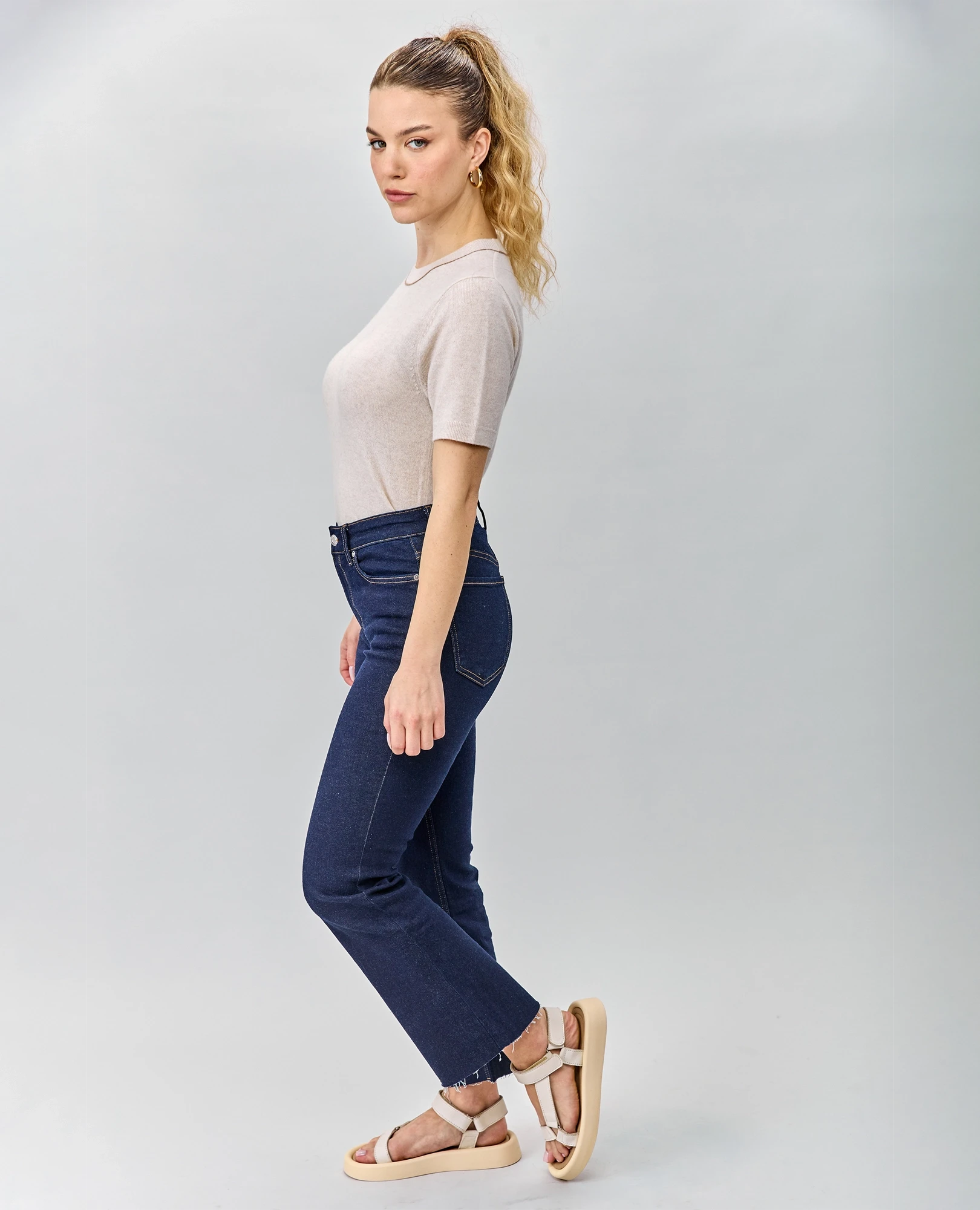 סנדלי פלטפומה - תיאה - B Unique