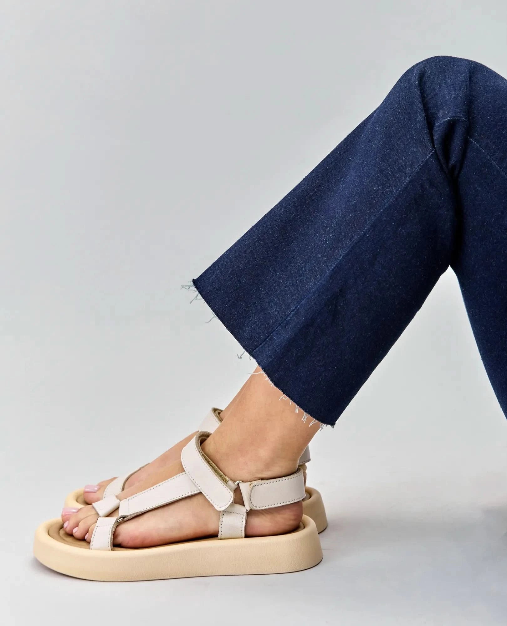 סנדלי פלטפומה - תיאה - B Unique