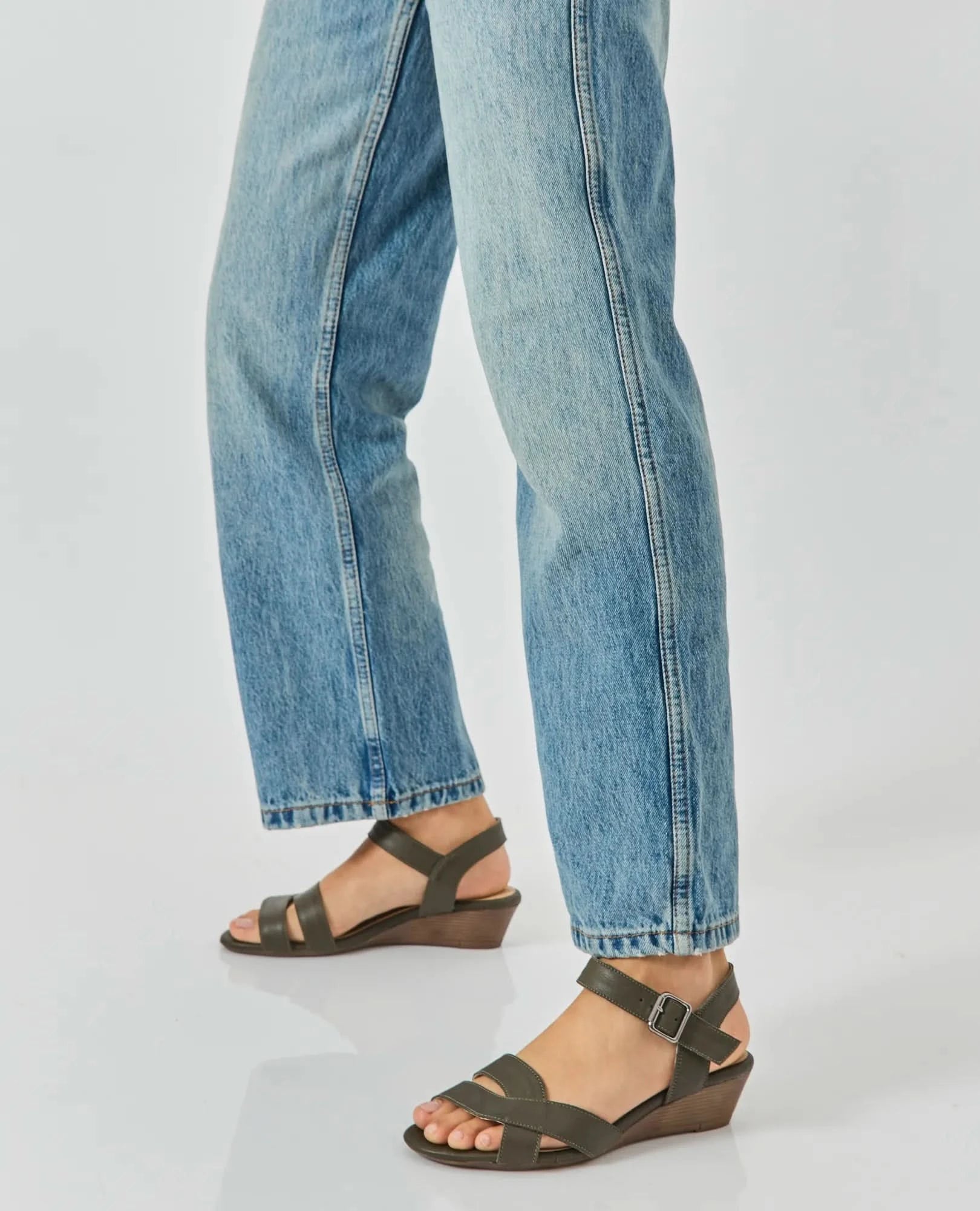 סנדלי רצועות - הילארי - B Unique - סנדלים