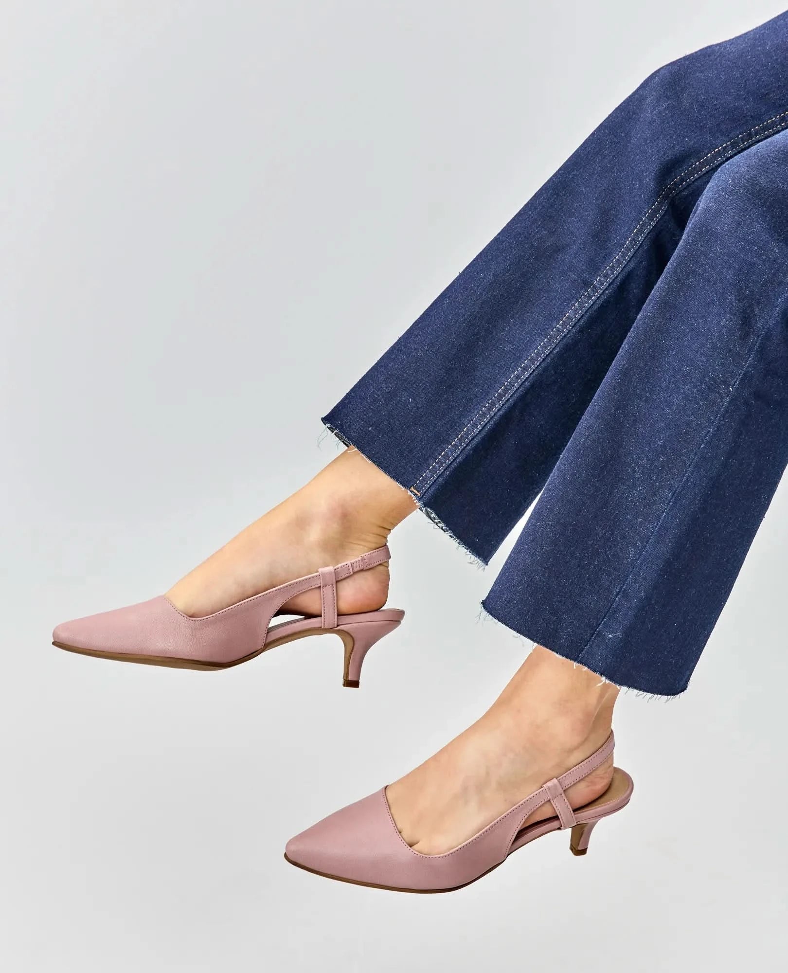 נעלי עקב קלאסיות - לוטם - B Unique