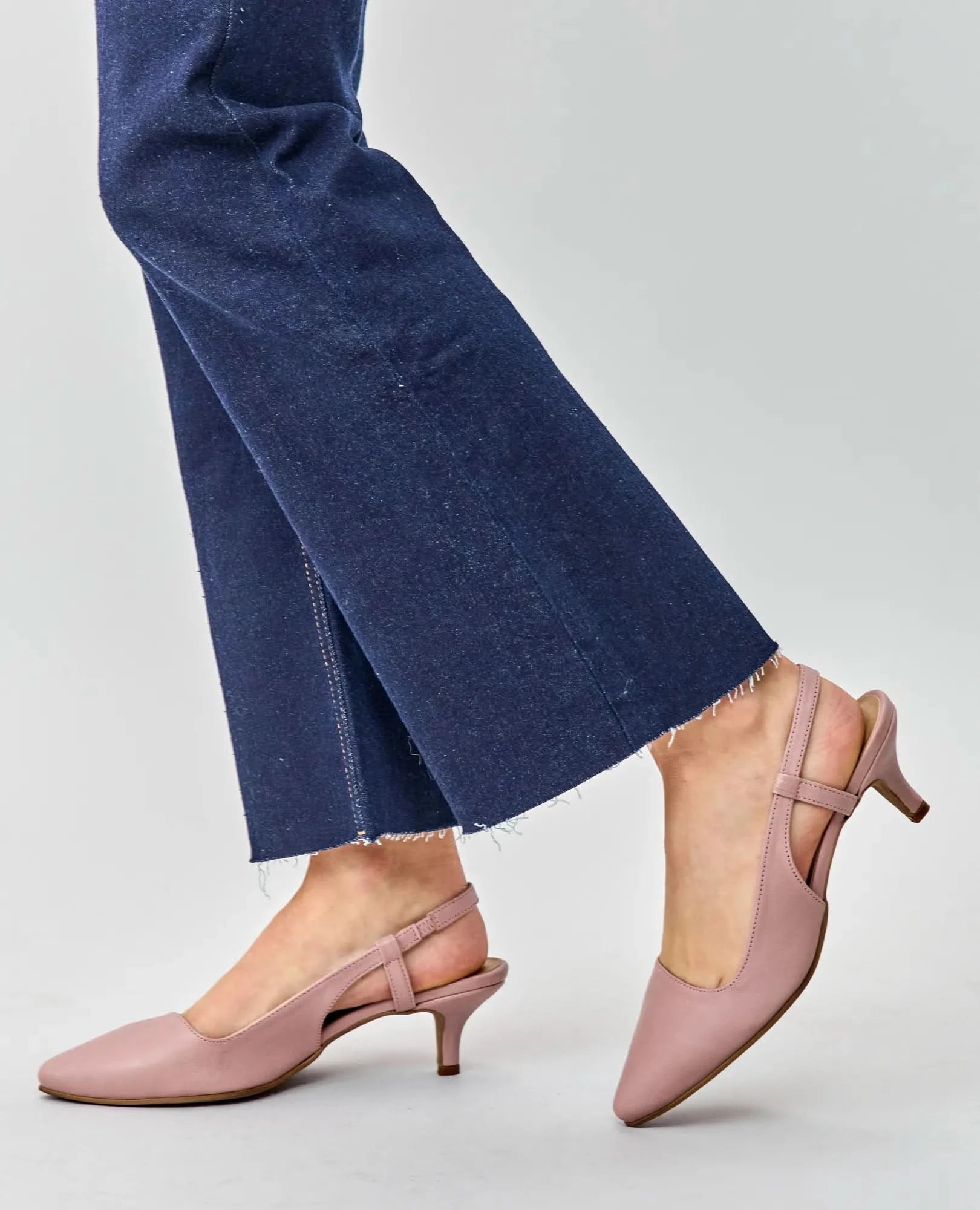 נעלי עקב קלאסיות - לוטם - B Unique