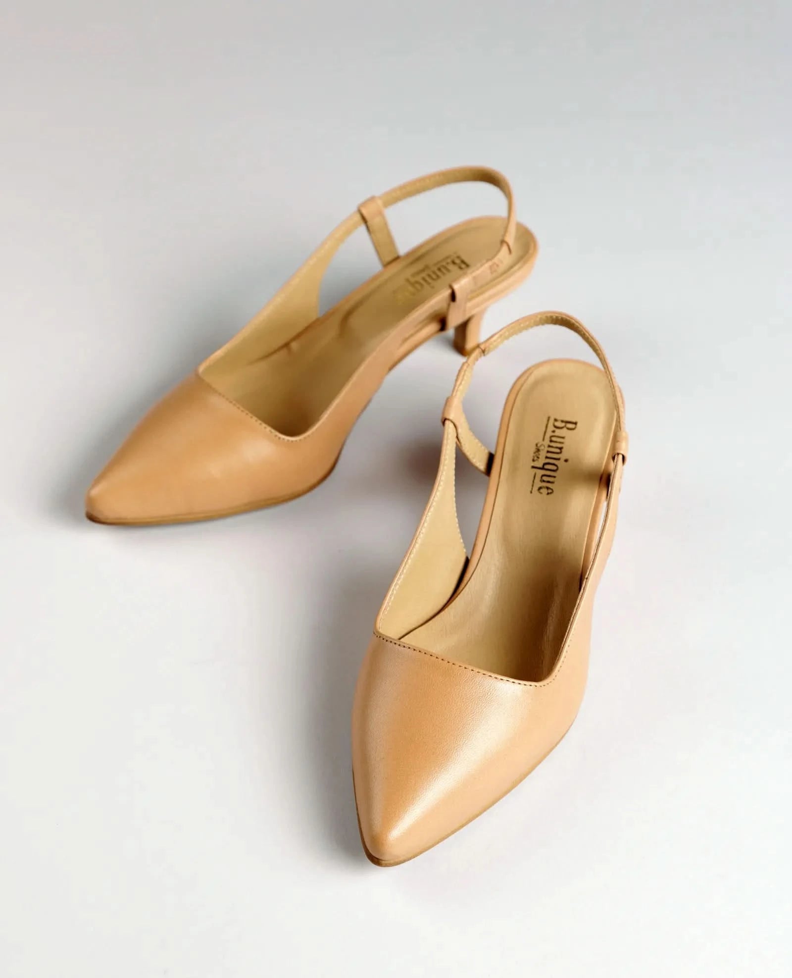 נעלי עקב קלאסיות - לוטם - B Unique